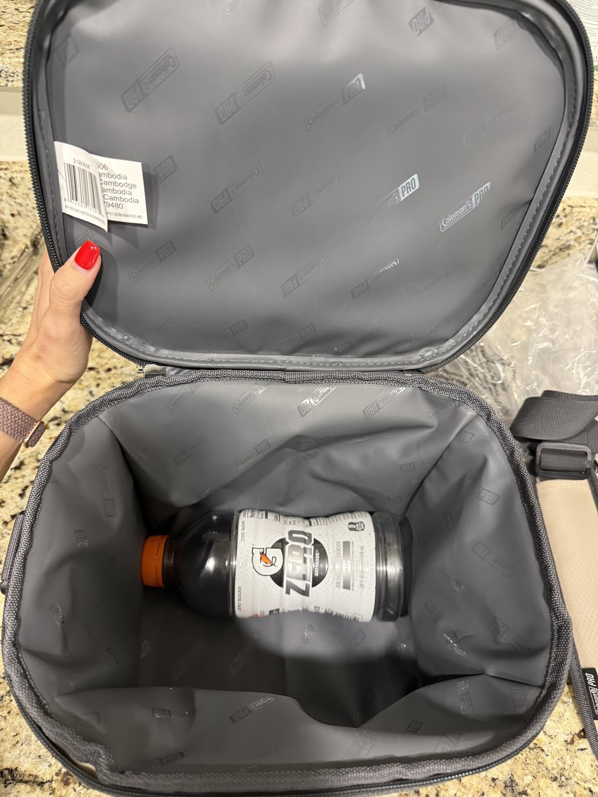 Coleman Pro 24-Can Premium Soft Cooler Lunchbox, Fully Insulated Lid & Body Stays Cold up to 35 Hours, Great for Camping, Tailgating, Parties, Sports, Concerts, Lunches & More customer photo 2