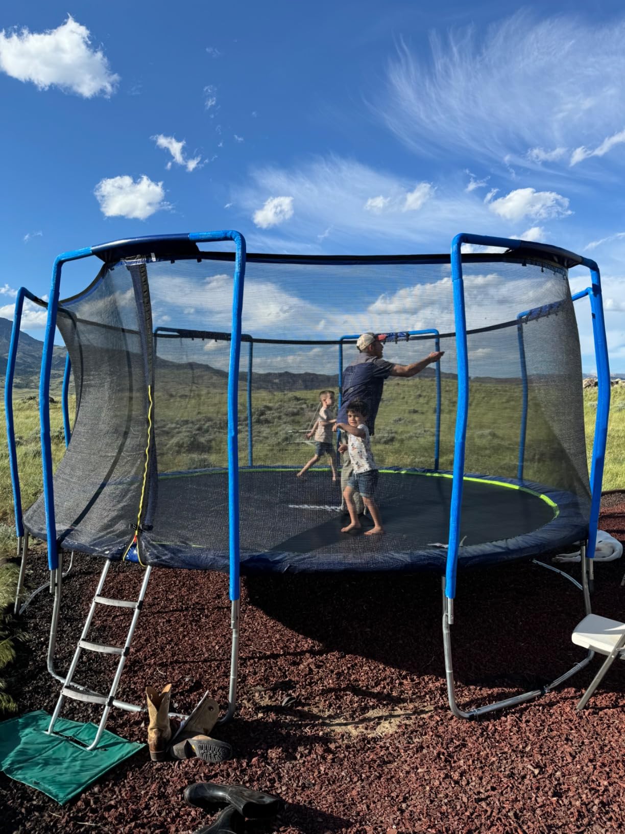 Zupapa 1800LBS Capacity No-Gap Design 16 15 14 12 10FT Trampoline with Safety Enclosure Net and Non-Slip Ladder 10-Year Quality Assurance Perfect for Kids Family Outdoor Backyard Fun customer photo 1