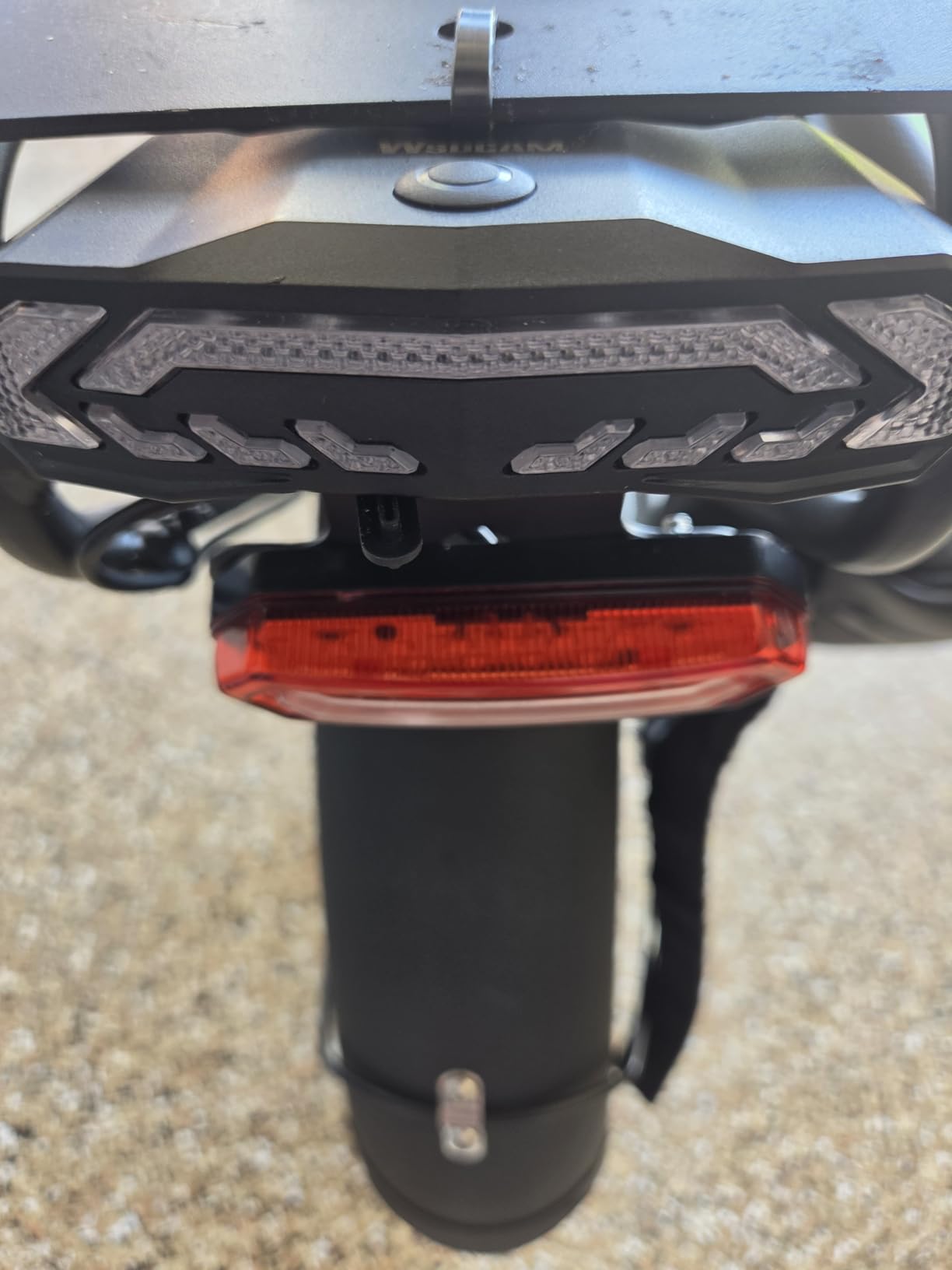 WSDCAM Smart Bike Tail Light for Cargo Rack with Turn Signals and Brake Light, Auto On/Off USB Rechargeable Wireless Remote Bike Horn Alarm Rear Bike Light Reflector Bicycle Tail Light with Rack Mount customer photo 2
