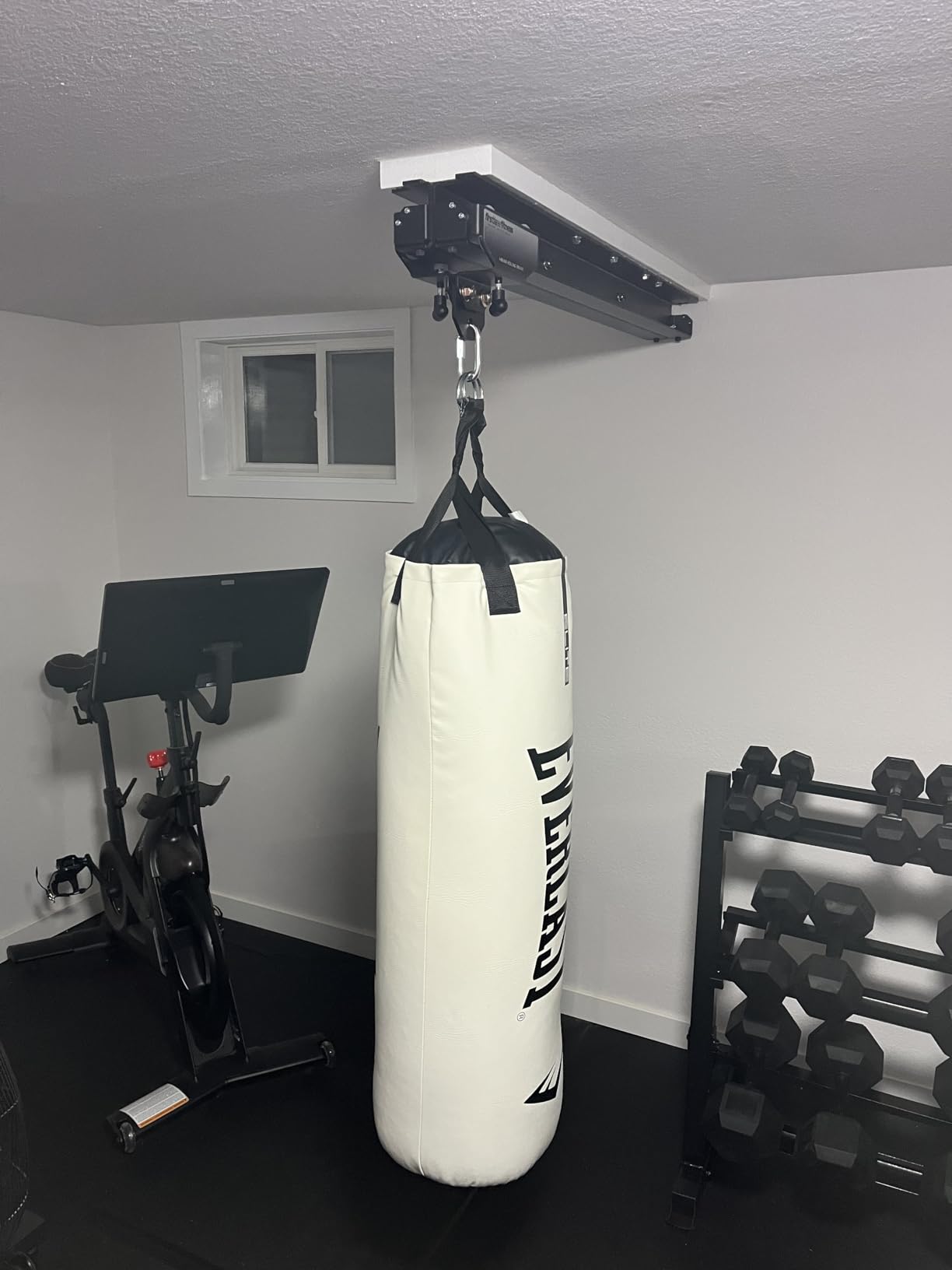 Everlast Elite Punching Bag - Hanging Heavy Bag for Adults with Dual Strap System | Durable Boxing Bag customer photo 2