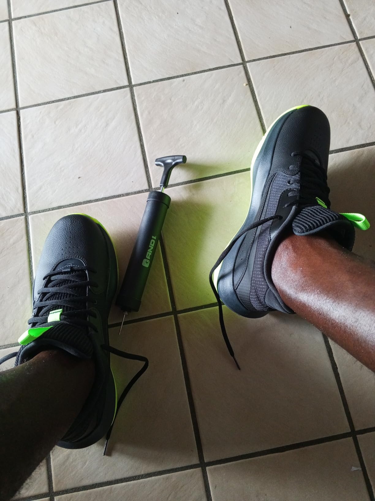Under Armour Unisex-Adult Lockdown 7 Basketball Shoe customer photo 1