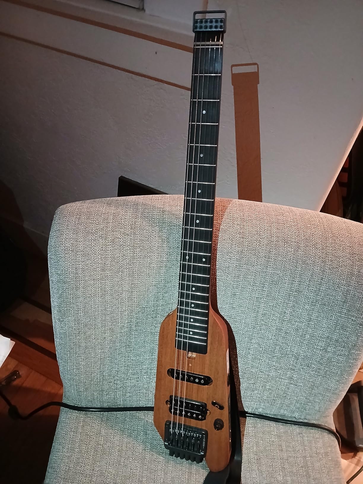 Donner HUSH X Electric Guitar Kit - Featherlight Headless Guitar, Great for Travel and Practice, Mahogany Solid Body with Easy Assemble Stands, Gig Bag, All Accessories, Sunburst customer photo 2