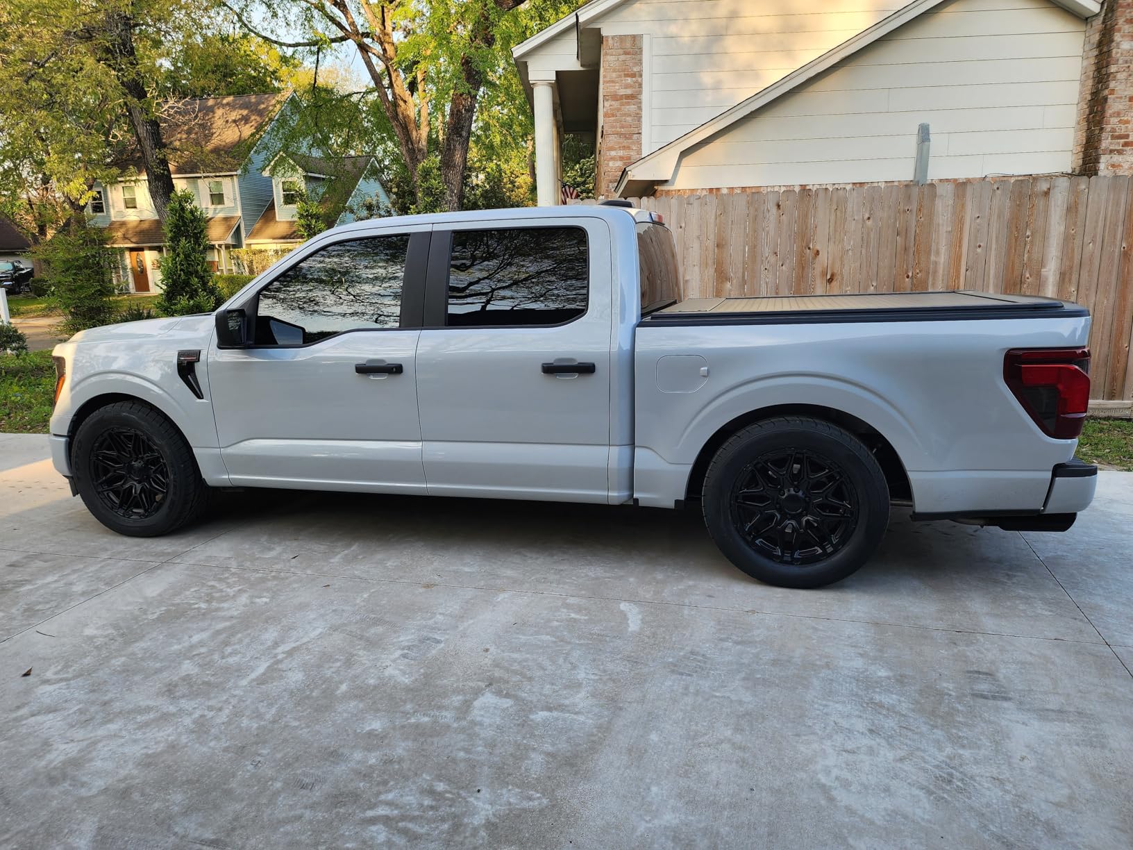 Bestwyll Retractable Hard Tonneau Cover Fits Ford F-150 2015-2026 5.5 Ft Short Bed,BoxLink Compatible,Original Hole Installation,Smooth Spring-Loaded Operation, (incl. Raptor/Lightning) | B22c | customer photo 1