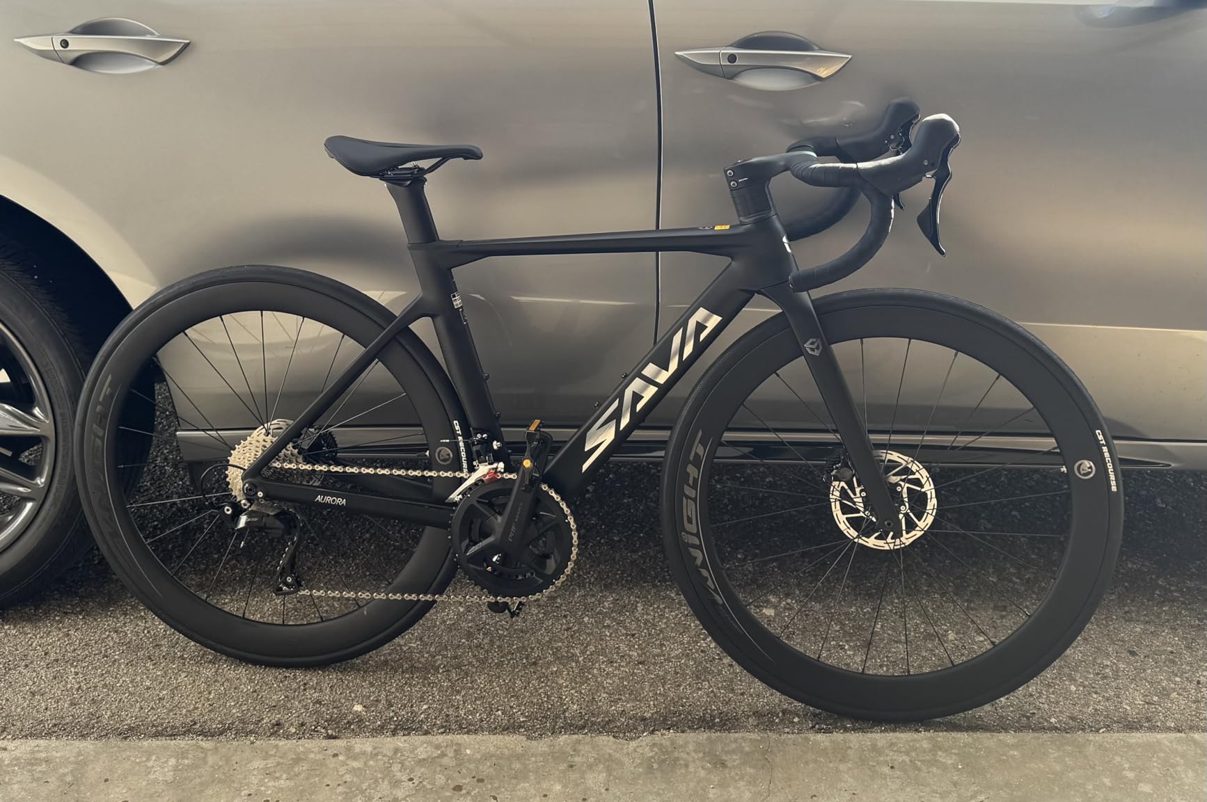 SAVADECK Carbon Fiber Road Bike, Hydraulic Oil Disc Bike with Carbon Fiber Frame and Wheelset, Shimano R7120 24S Shift Set customer photo 1