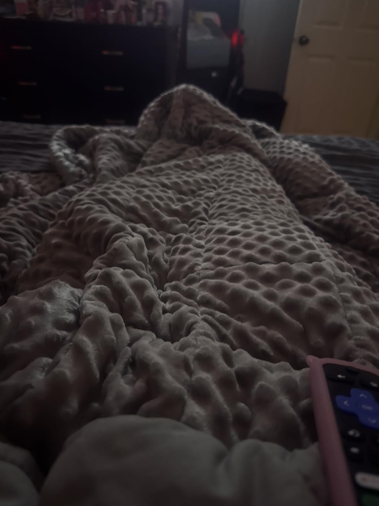 Mr. Sandman Weighted Blanket for Adults Queen Size 15 lbs, Soft Cooling Heavy Minky Blanket for Sleep, Washable Throw Blanket with Glass Beads (60 x 80 Inches, Grey) customer photo 1