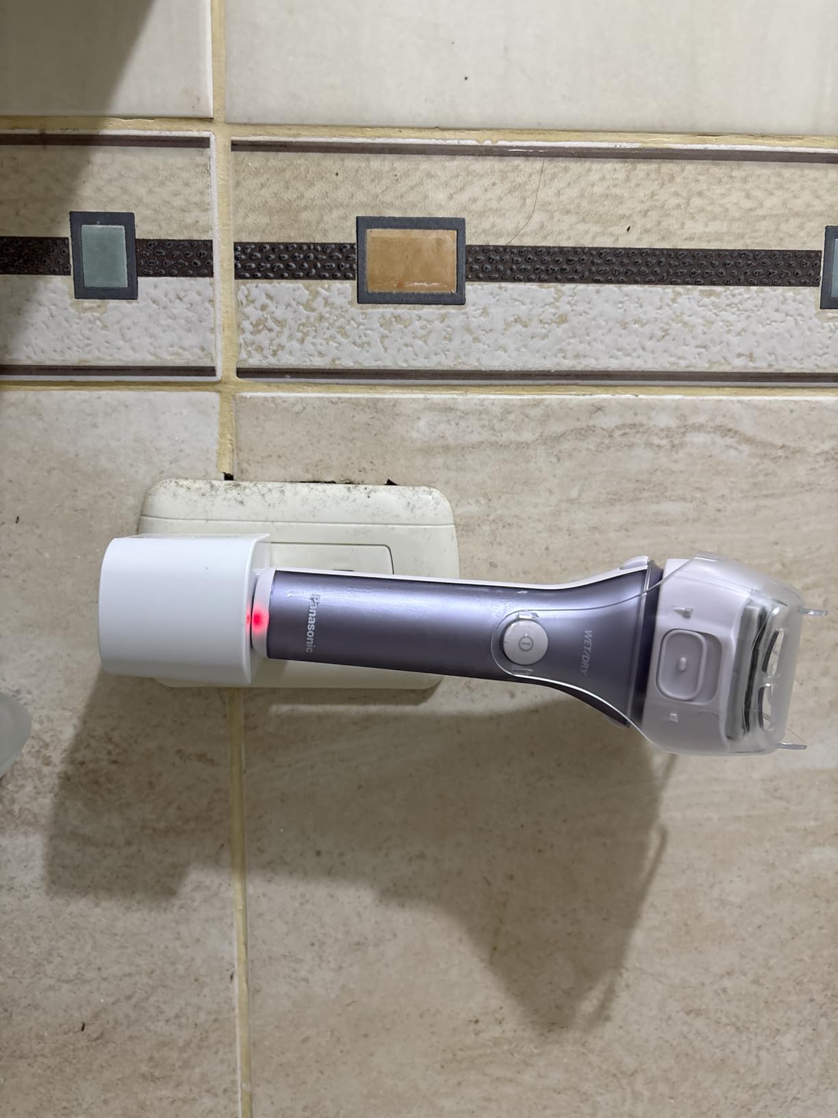 Panasonic Electric Shaver for Women, Cordless 4-Blade Shaver, Bikini Attachment, Pop-Up Trimmer, Wet Dry Operation - ES-AWL8AV customer photo 1