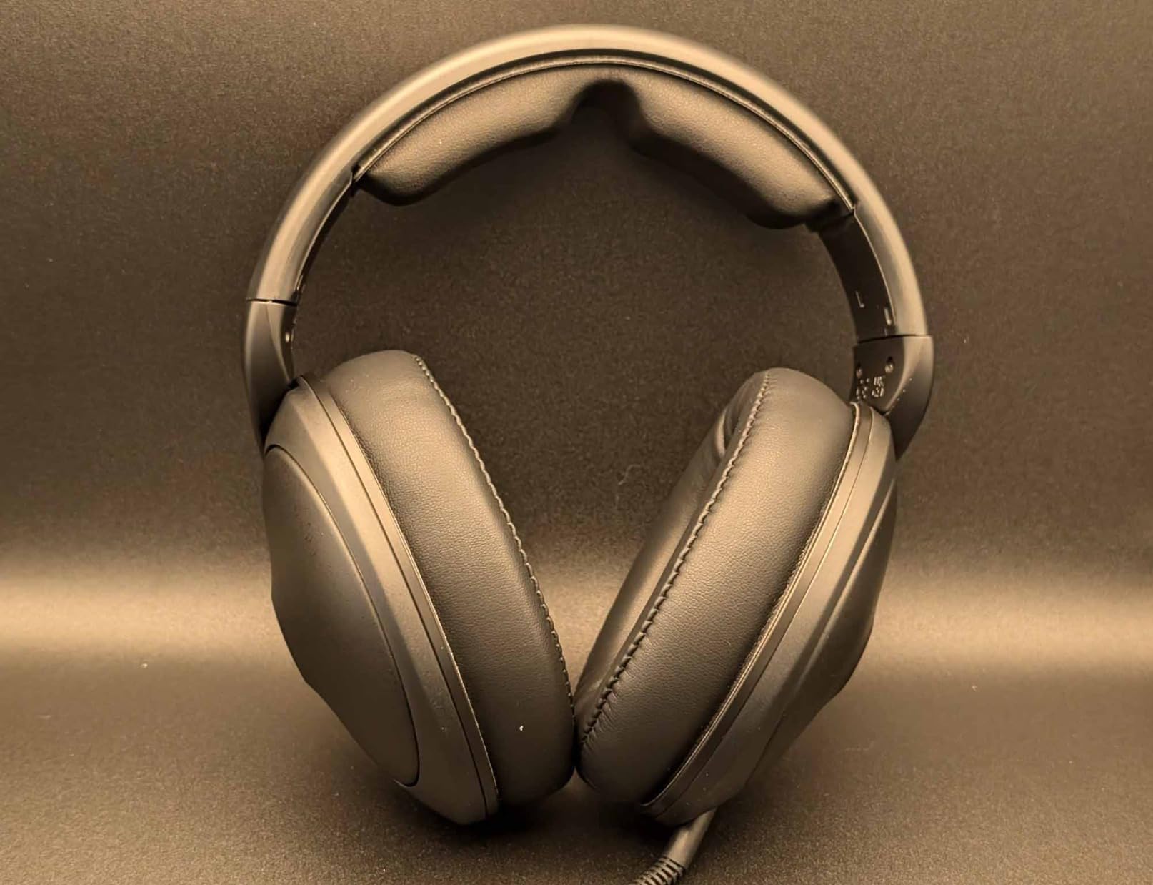 Sennheiser HD 620S Closed-Back Over-Ear Audiophile Headphones - Natural Spatial Imaging, Low Distortion, Comfortable All-Day Design customer photo 1