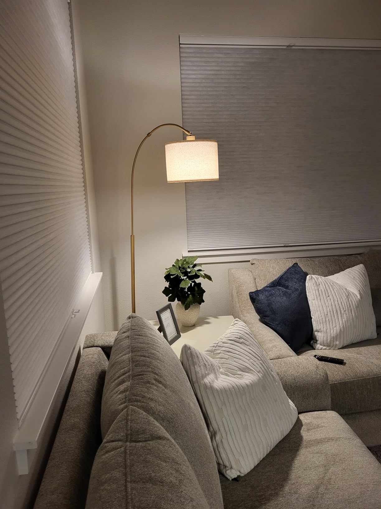 Ambimall 70 Dimmable Arc Floor Lamp with Remote, Color Temperatures and Brightness Adjustable, Arched Floor Lamp with Rotating Head, Over Couch Arched Light for Living Room (Deep Beige and Black) customer photo 2