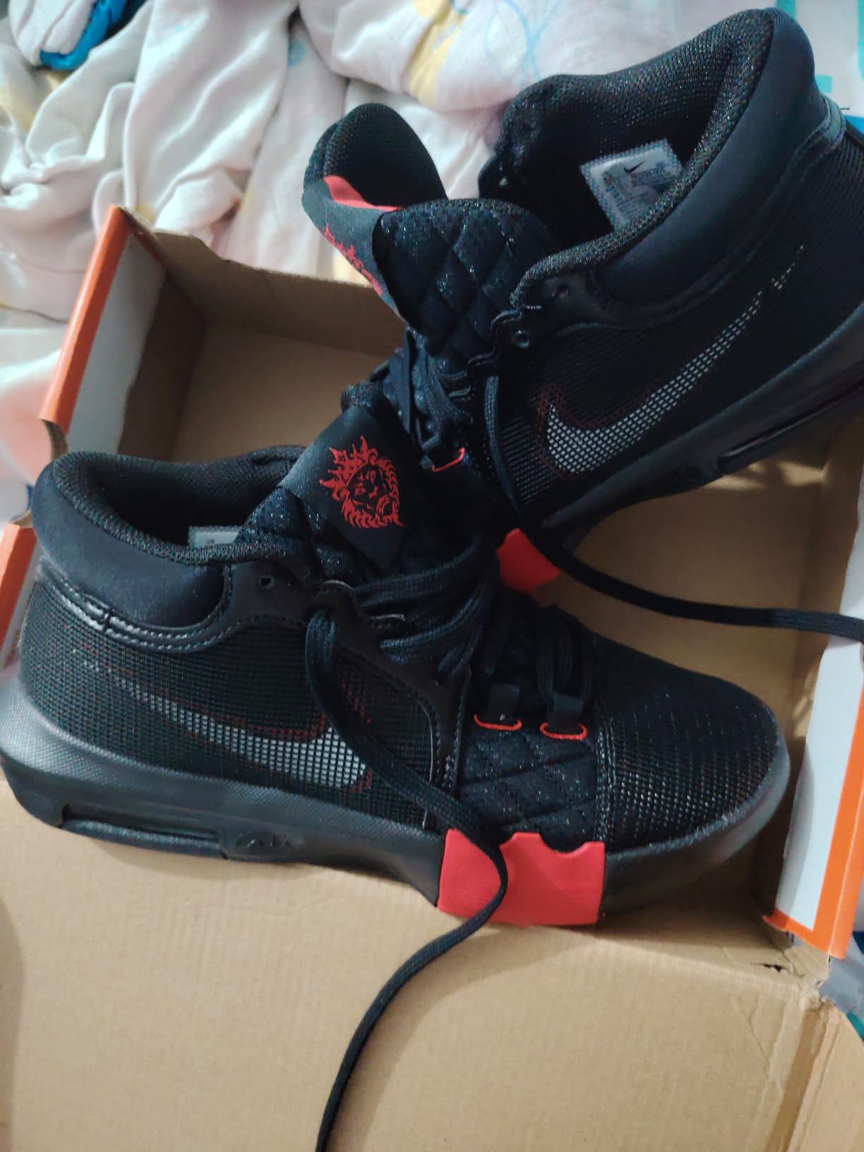 Lebron Witness VIII Men's Basketball Shoes customer photo 2