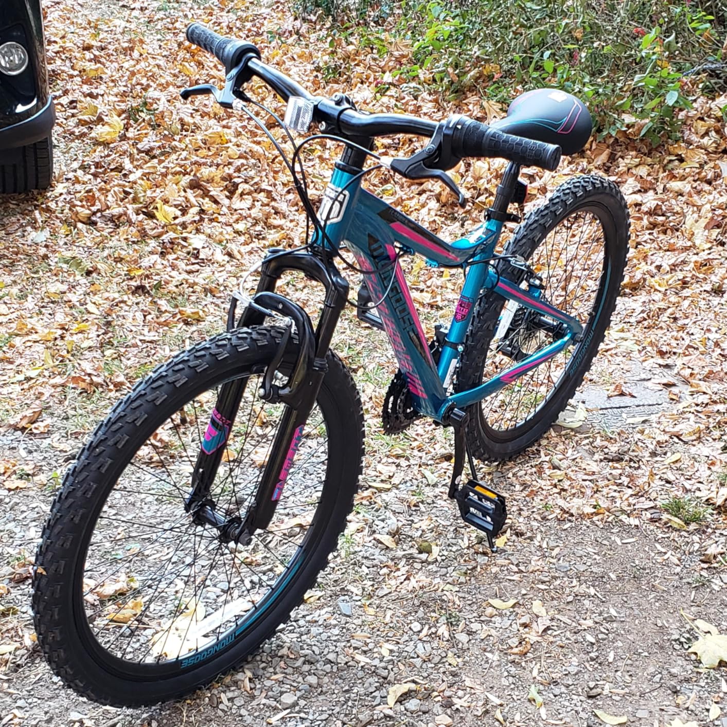 Mongoose Flatrock 27.5 Inch Wheel Hardtail Mountain Bike, 21-Speed Trigger Shifter, Aluminum Frame, Disc Brakes customer photo 1