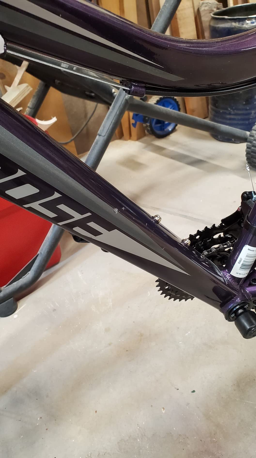 Mongoose Flatrock 27.5 Inch Wheel Hardtail Mountain Bike, 21-Speed Trigger Shifter, Aluminum Frame, Disc Brakes customer photo 2