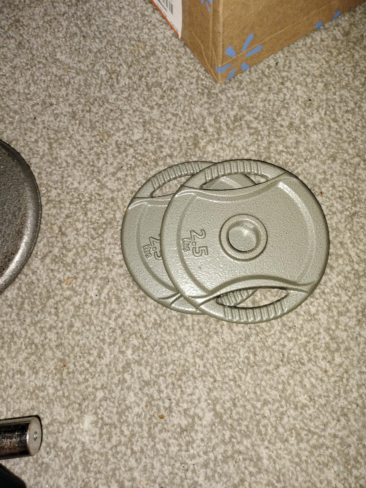 Amazon Basics 1-Inch Cast Iron Grip Weight Plates customer photo 1