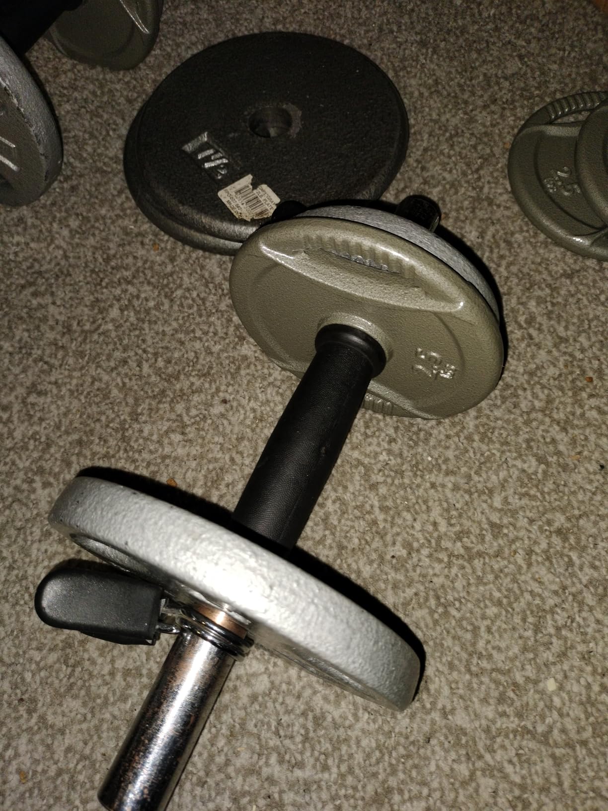 Amazon Basics 1-Inch Cast Iron Grip Weight Plates customer photo 2