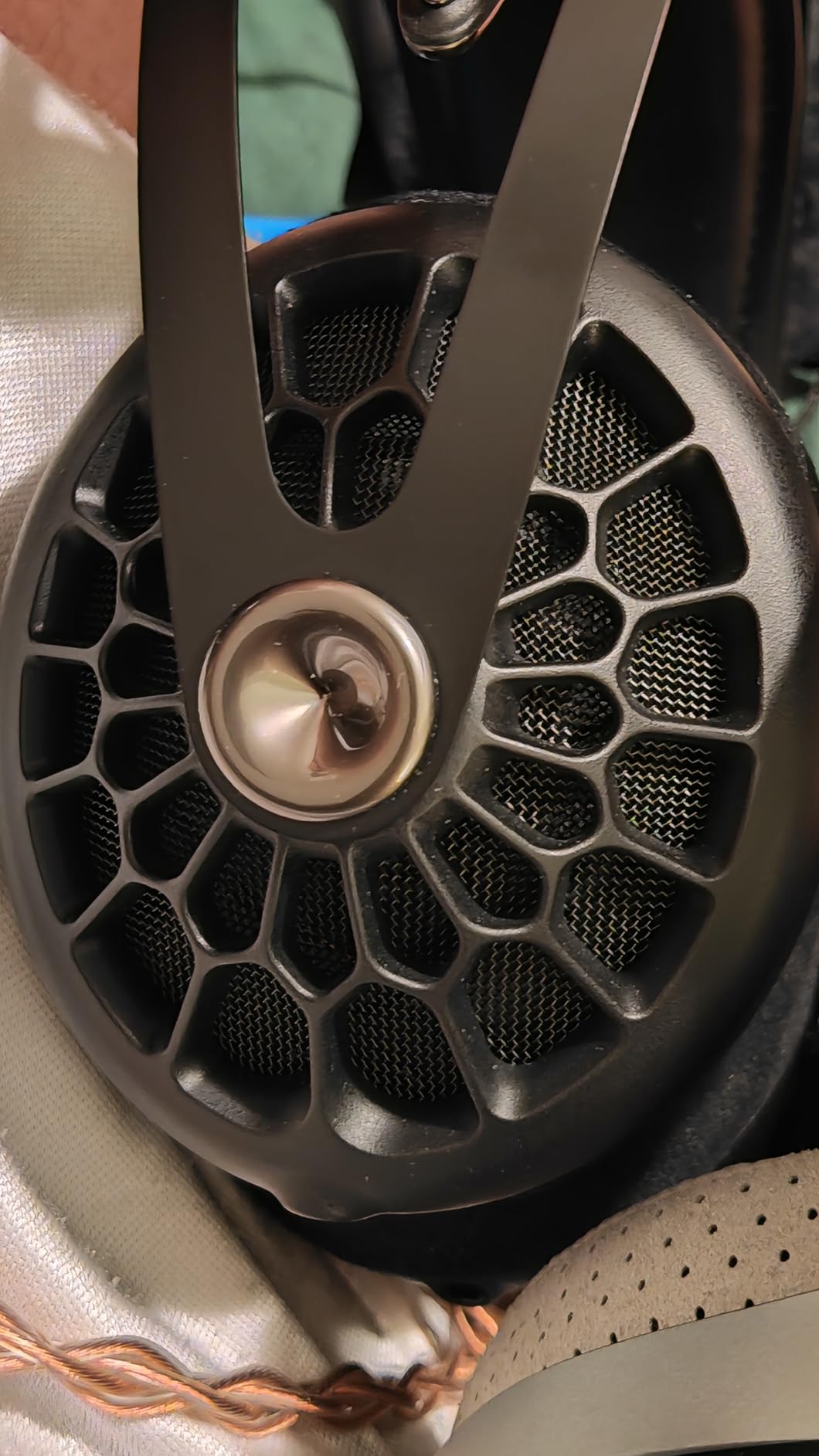 MEZE AUDIO 105 AER | Wired Over-The-Ear Lightweight Audiophile Open-Back Headphones | 50mm Dynamic Drivers customer photo 1