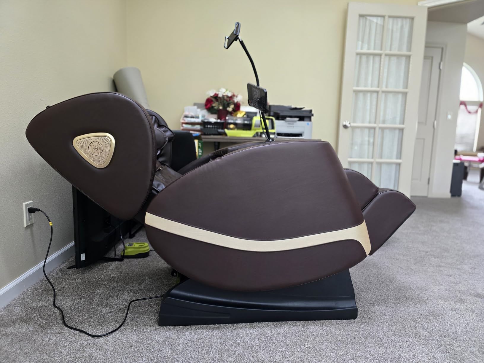 FURNIMAT 2026 Massage Chair Full Body, Zero Gravity Massage Chair with 10 Fix Rollers, Airbags, Heating, Foot Massage, Auto Modes, Bluetooth Speaker, Smart Screen Controller (Premium Version) customer photo 1