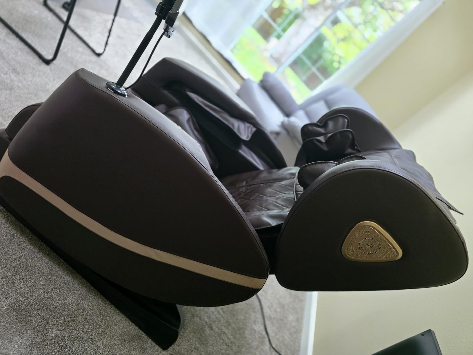 FURNIMAT 2026 Massage Chair Full Body, Zero Gravity Massage Chair with 10 Fix Rollers, Airbags, Heating, Foot Massage, Auto Modes, Bluetooth Speaker, Smart Screen Controller (Premium Version) customer photo 2