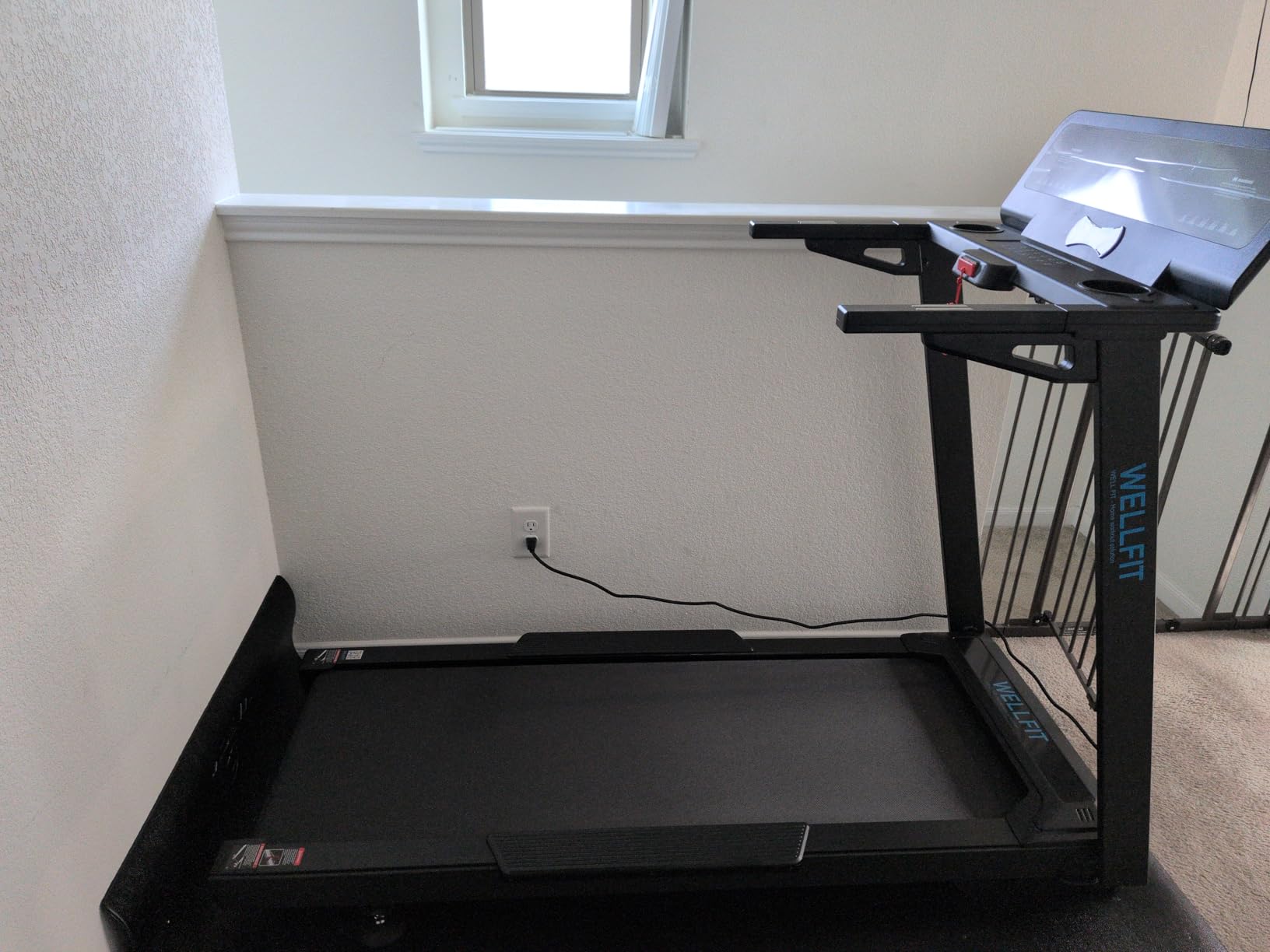 WELLFIT Auto Incline Treadmill, 15% Incline Heavyduty Treadmill with Pulse Sensor, 4.5HP, 10 MPH, 500 lbs Capacity customer photo 1