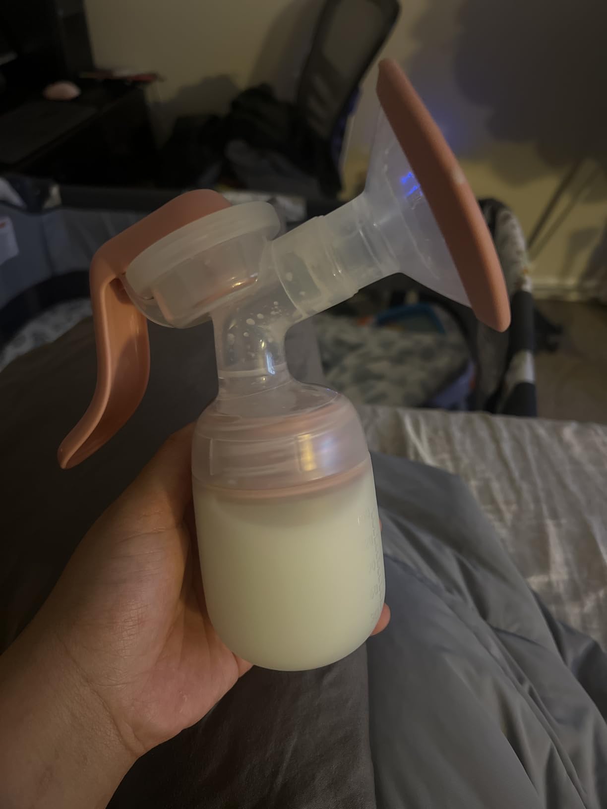 Frida Mom 2-in-1 Breast Pump: Manual Hand Pump & Hands-Free Automatic Suction Cup, Dual-Mode, Wireless Milk Collector customer photo 1