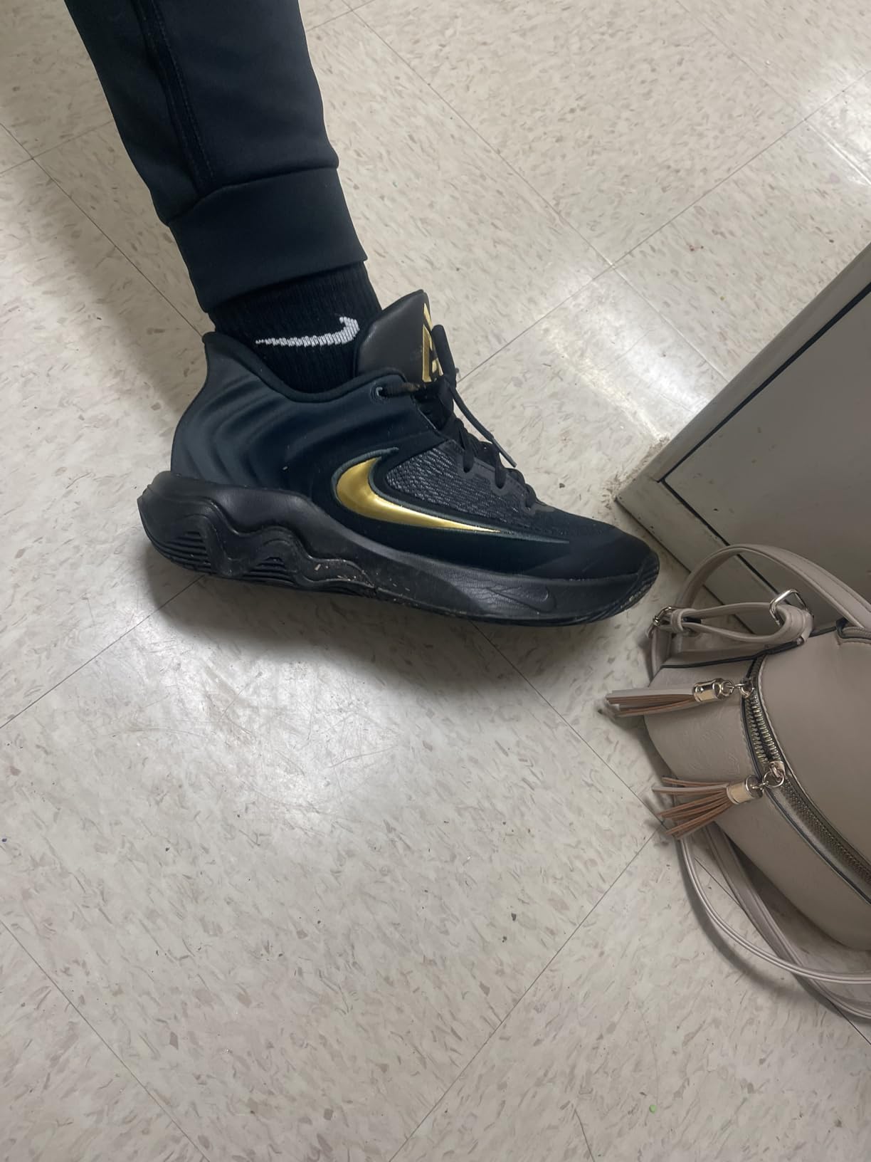 Nike Unisex Adult Giannis Immortality 4 Basketball Shoes customer photo 2