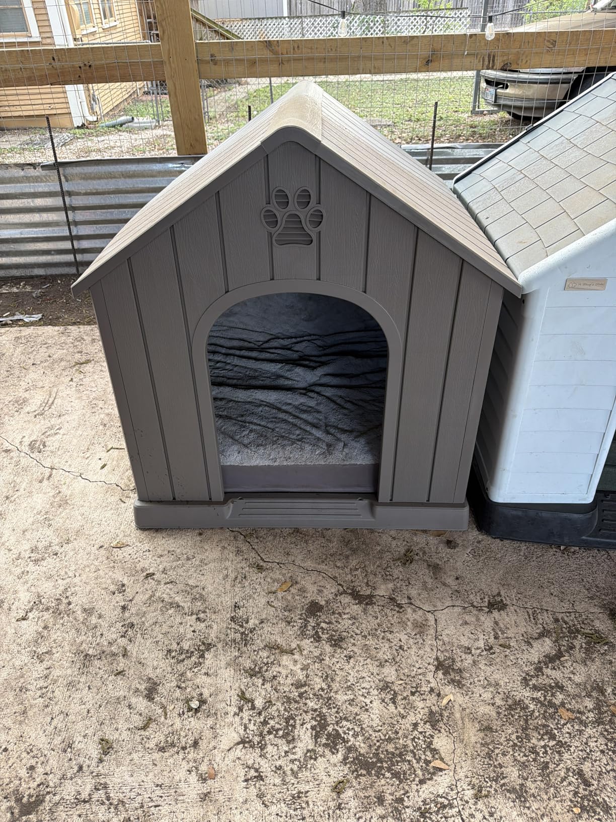 Fancyango Large Dog House Outdoor Indoor for Medium Large Dogs, Sturdy Plastic Waterproof Doghouse with Air Vents and Elevated Floor, Easy Clean and Assemble (Blue, 36.2''L×38''W×38''H) customer photo 2