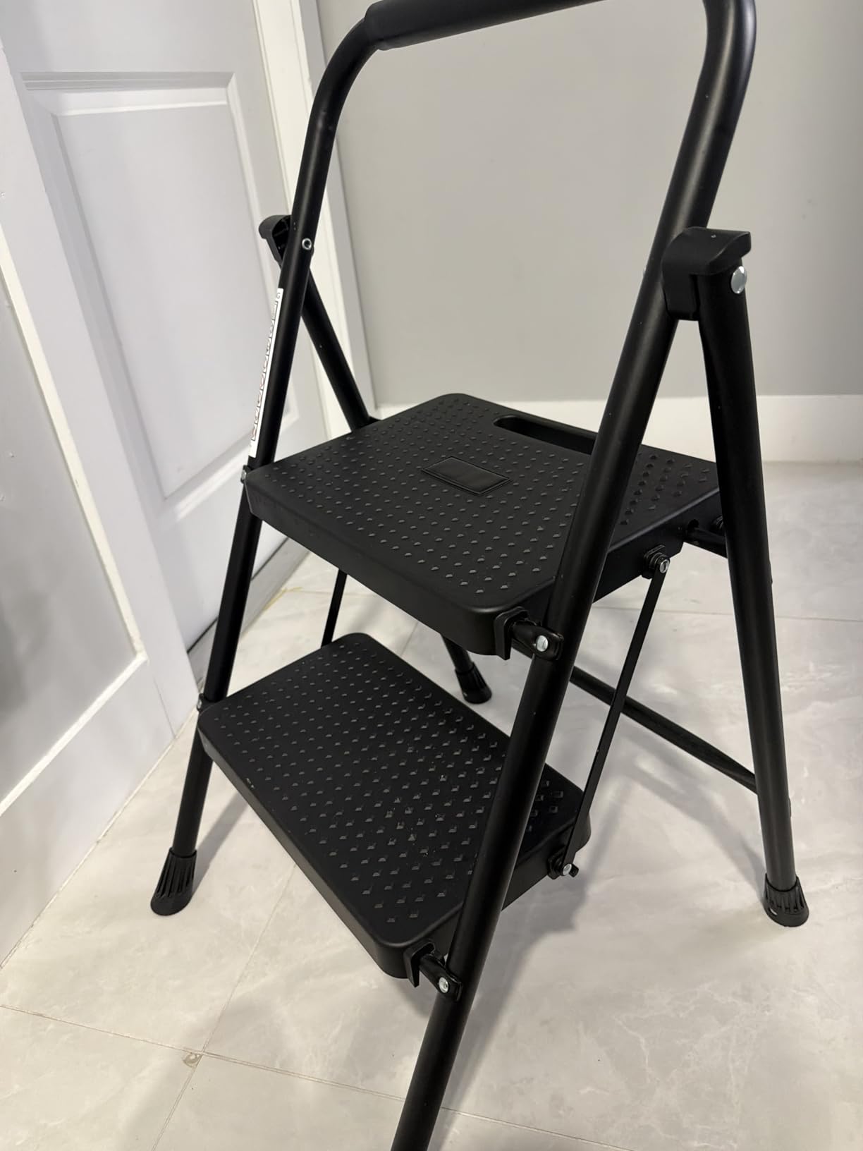 Smug Step Ladder, 3 Step Stool Foldable with Anti-Slip Pedal & Comfortable Handrail, 800lbs Capacity Sturdy Steel Ladder, Portable Heavy Duty Step Stool for Kitchen, Garage & Outdoor Use, Black customer photo 1