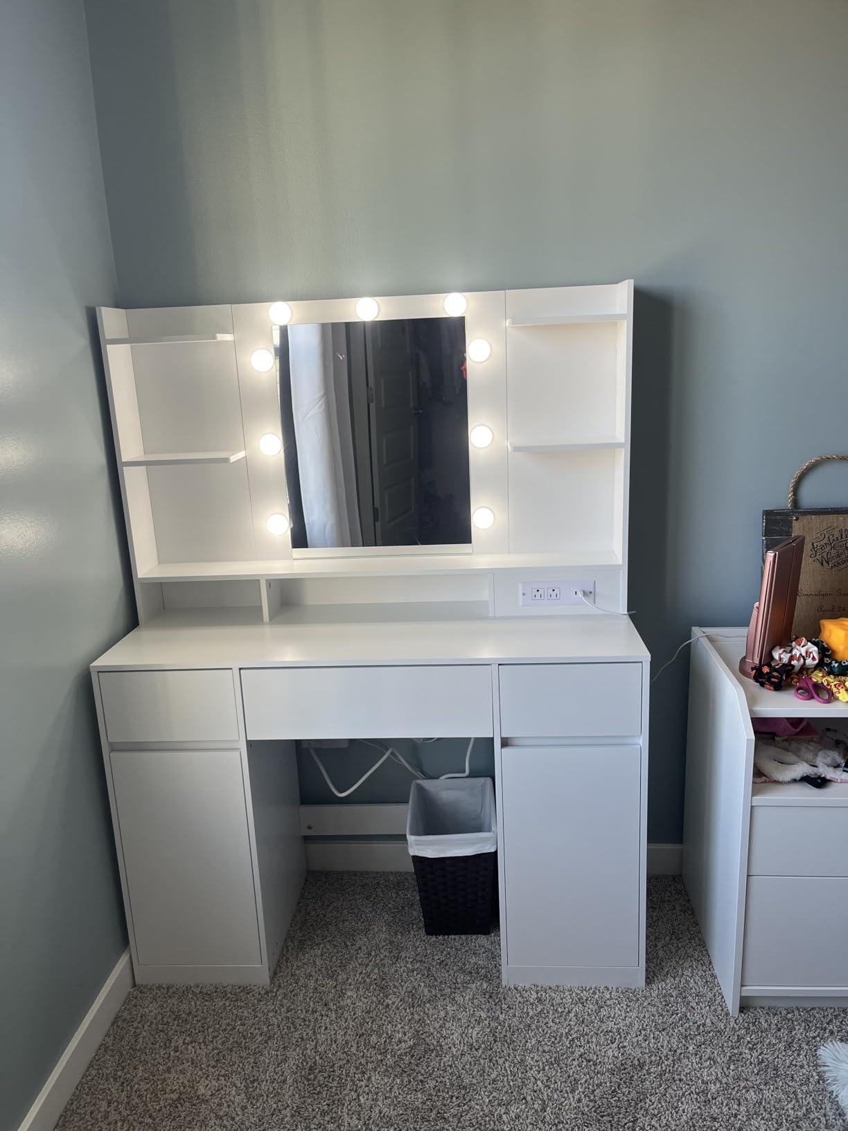 VASAGLE Kailyn Collection - Vanity Desk with Mirror and 9 LED Bulbs, Vanity Makeup Table with Power Outlets, Dressing Table with 2 Cabinets, for Bedroom, Cloud White URDT142WB01S customer photo 1
