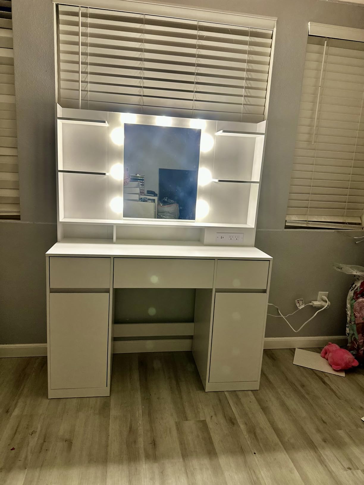 VASAGLE Kailyn Collection - Vanity Desk with Mirror and 9 LED Bulbs, Vanity Makeup Table with Power Outlets, Dressing Table with 2 Cabinets, for Bedroom, Cloud White URDT142WB01S customer photo 2