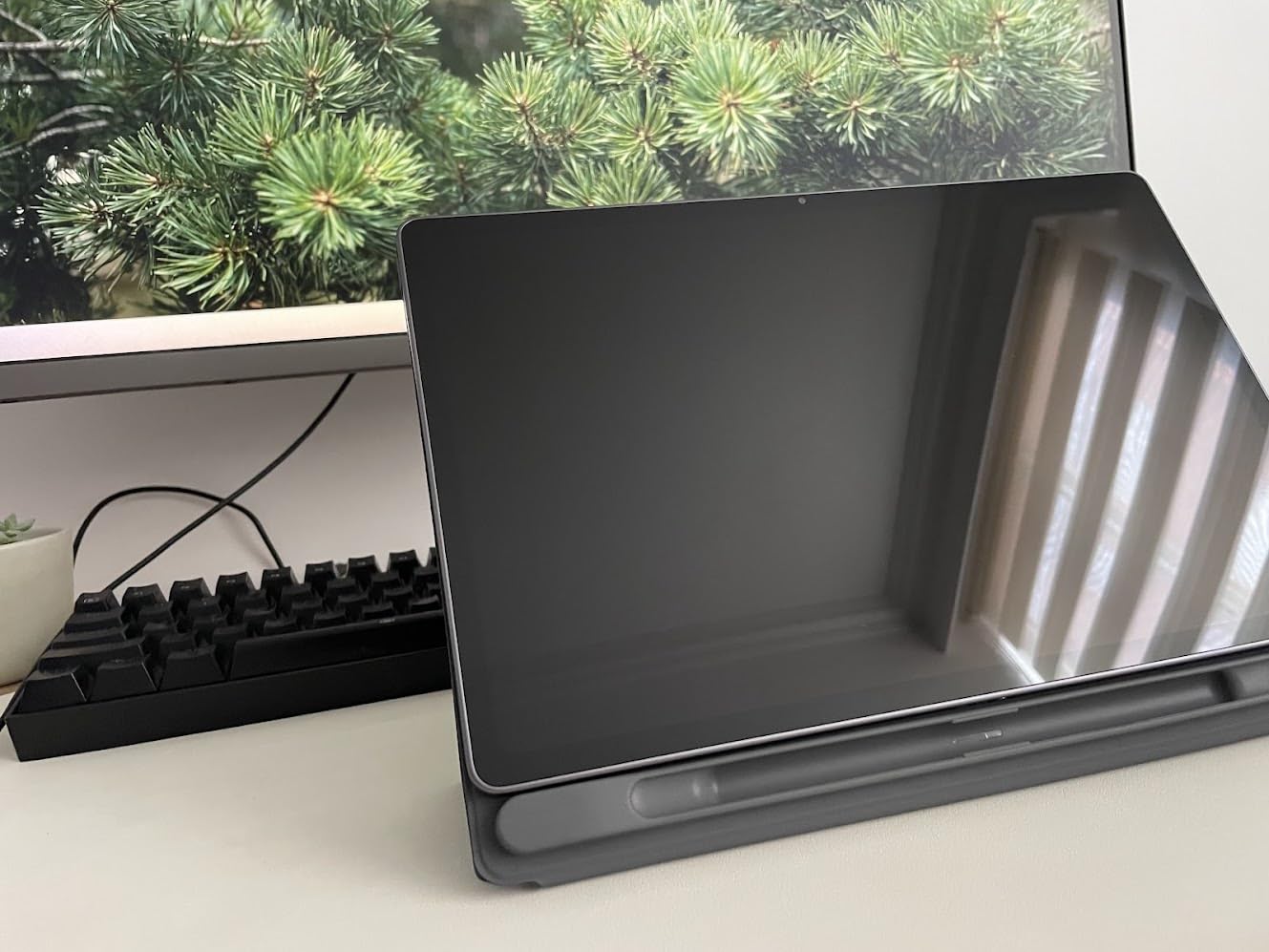 Lenovo Idea Tab Plus - Lightweight Tablet - 12.1 2.5K IPS Touchscreen Display - 90Hz - MediaTek Dimensity 6400-8GB Memory - 128GB Storage - Integrated Arm Mali-G57 MC2 - Lenovo Tab Pen & Folio Case customer photo 2
