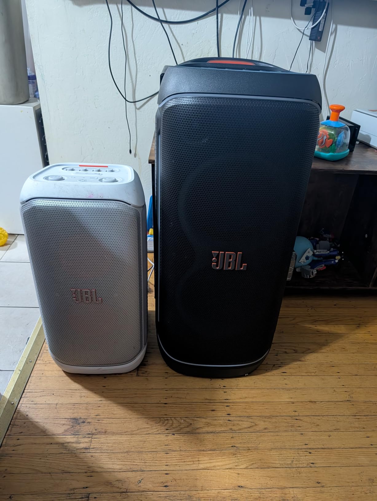 JBL PartyBox 720 - Loudest Battery-Powered Party Speaker with Superior Pro Sound and a Futuristic lightshow, Up to 15 Hours Playtime & IPX4 Splash Proof (Black) customer photo 2