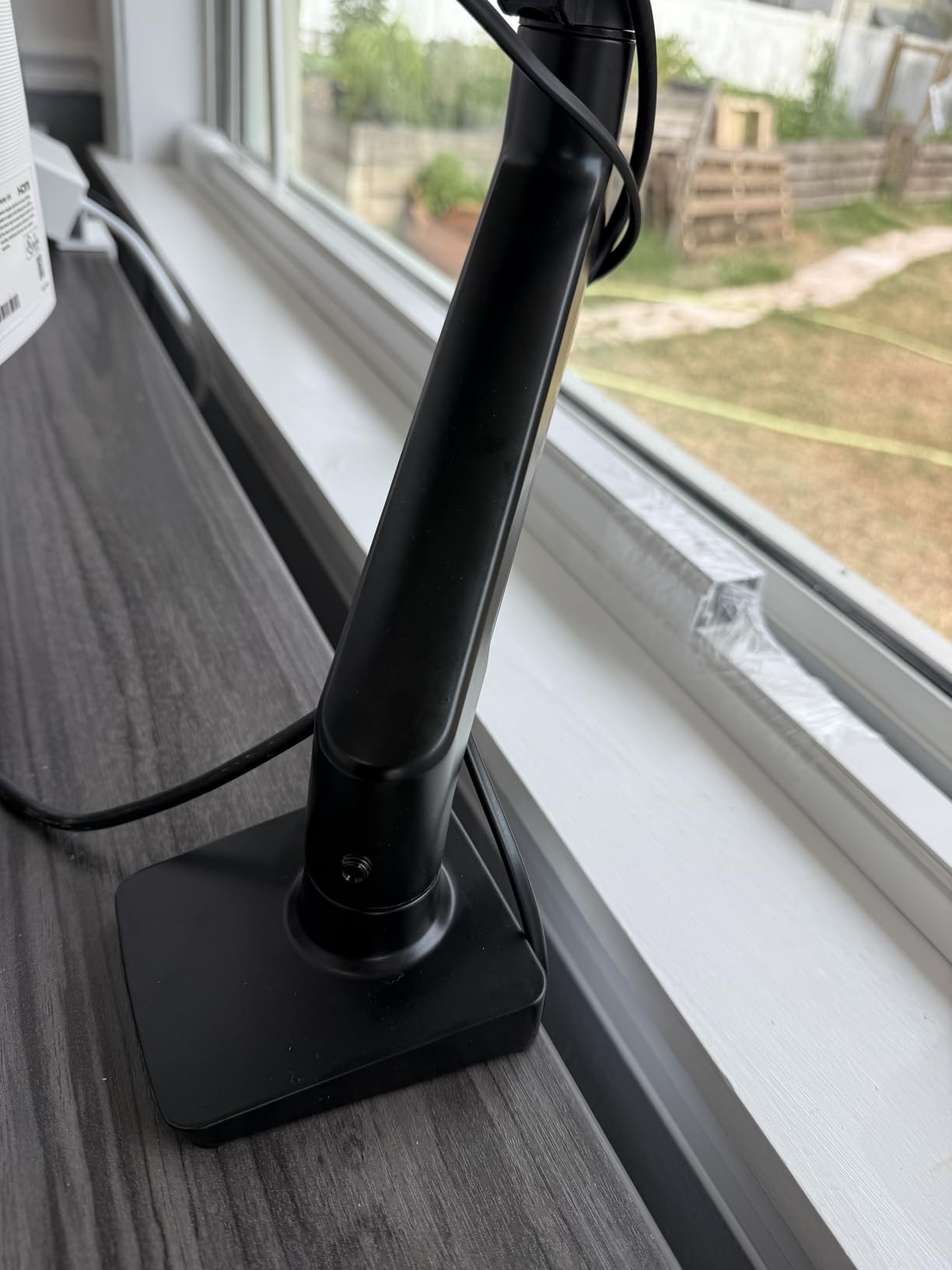 ErGear Single Monitor Arm, Fully Adjustable Monitor Mount for 13-34 Inch Screens, Fast Install Computer Monitor Stand with Tool-Free VESA Mount, Cable Management, Holds 19.8 lbs, Max VESA 100x100mm customer photo 1