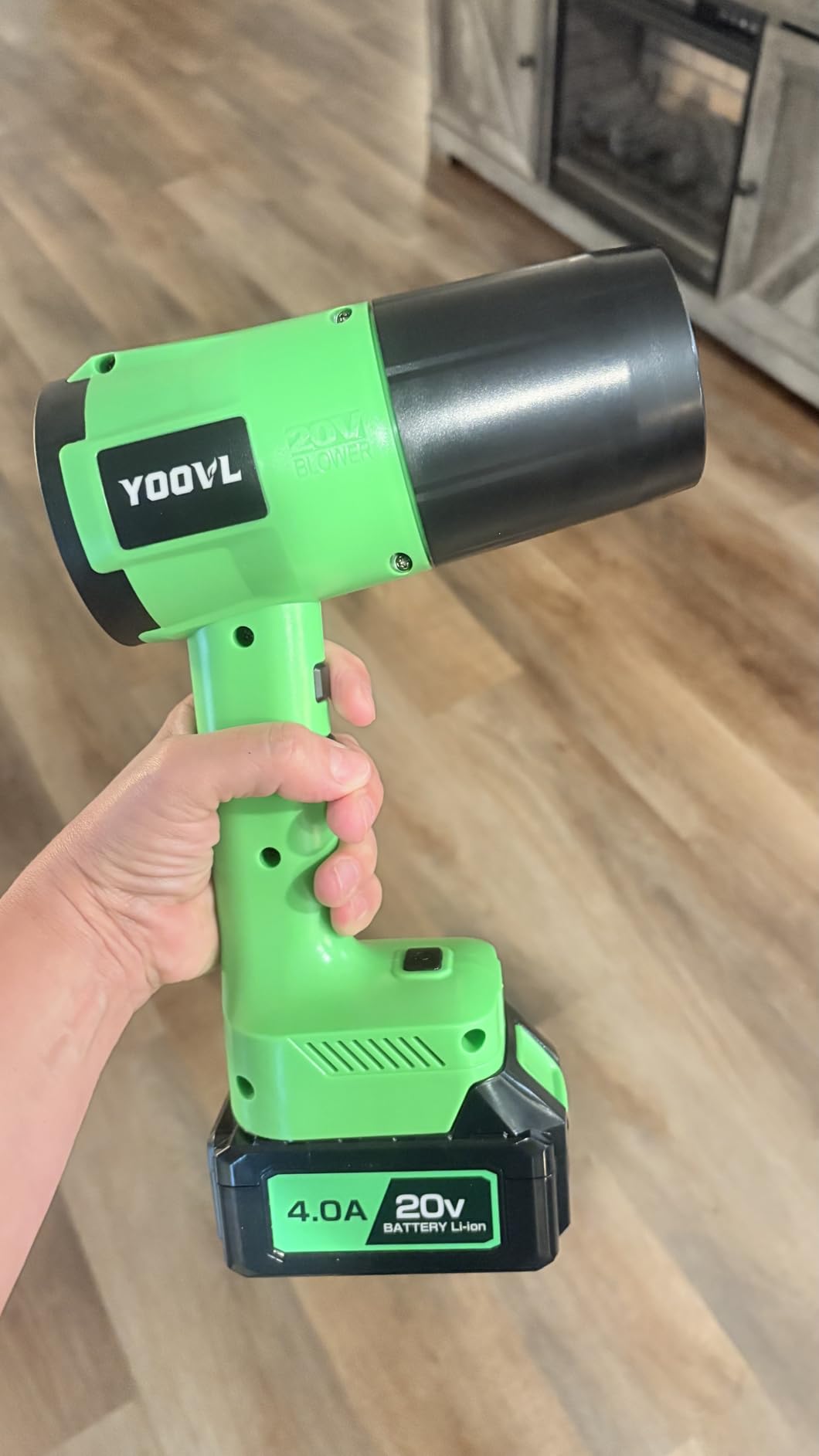 Leaf Blower Cordless, Handheld Leaf Blower with 2 X 4.0Ah Battery and Charger, Snow Blower with 6 Speed Modes, Lightweight Blowers for Lawn Care, Patio, Yard, Blowing Snow, Leaves, Dust customer photo 1