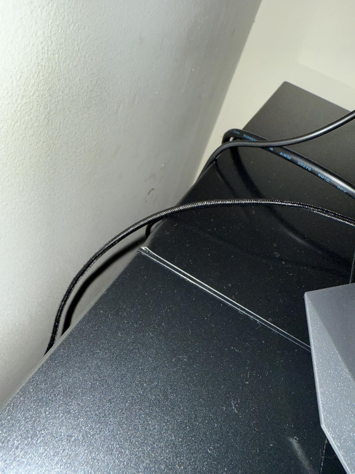 Magnus Evo | Electric Standing Desk with Magnetic Cable Management | Integrated Power Supply Column | Built-in Cable Management Tray | Everyday Ergonomic Gaming Desk customer photo 2
