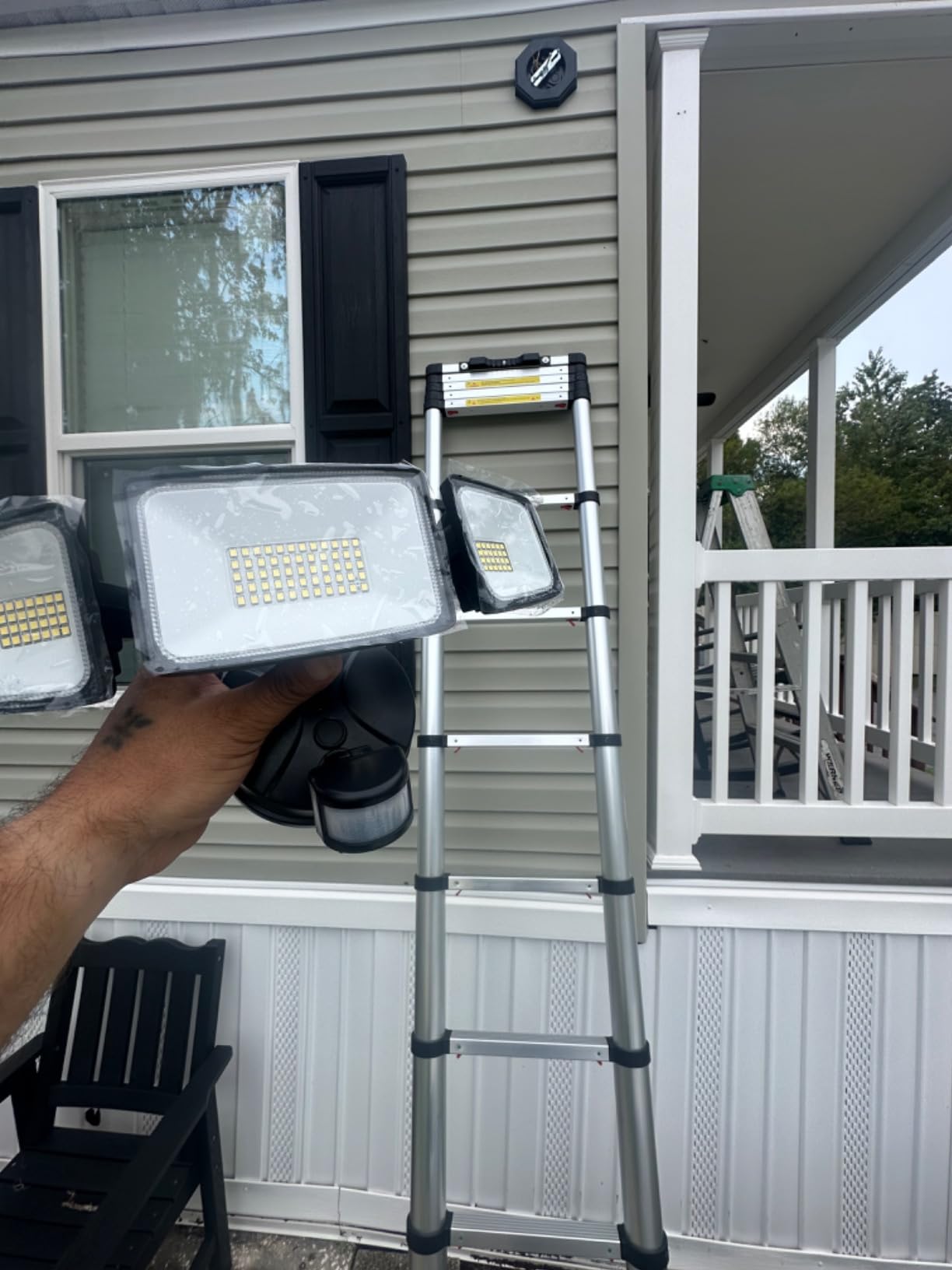 VEVOR 12.5ft Telescoping Ladder, Aluminum Lightweight Multi-Purpose Collapsible Extension, One-Touch Retraction Ladder, Heavy Duty 330LBS Max Capacity with Non-Slip Feet, for Home, Outdoor Work, Loft customer photo 1