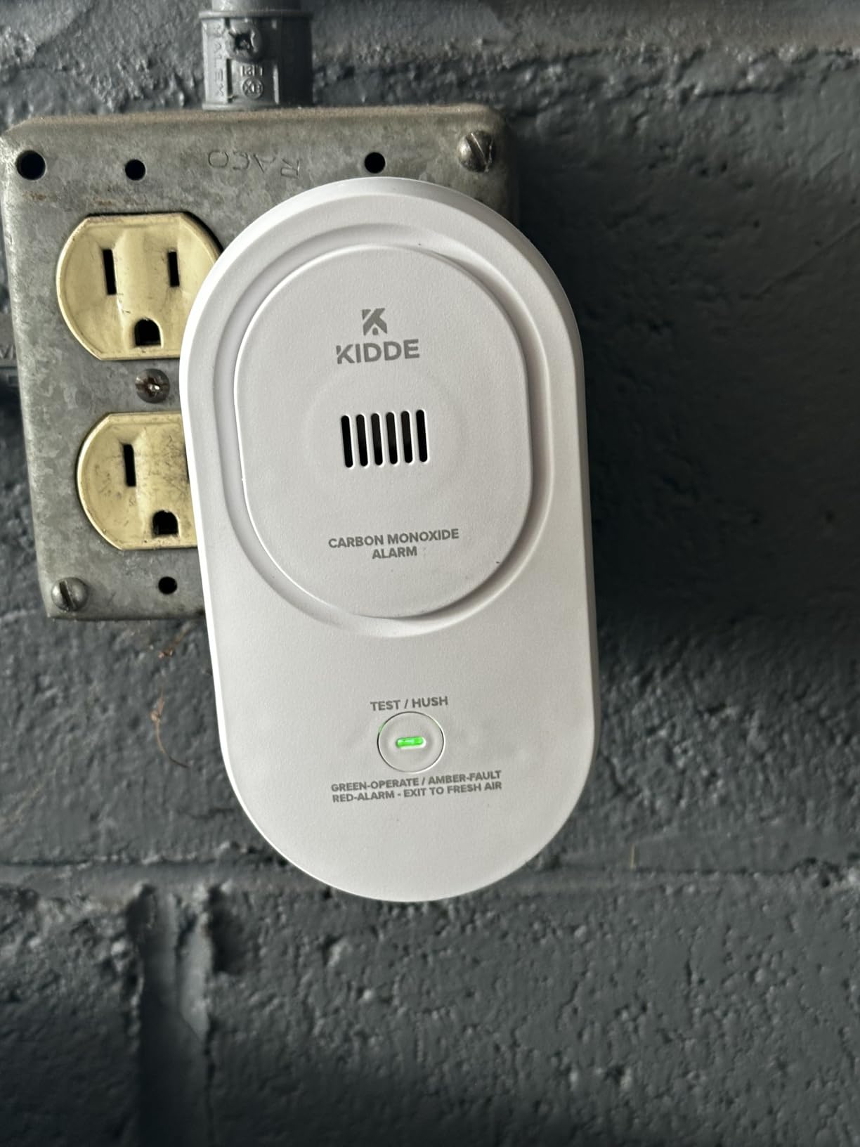 Kidde Carbon Monoxide Detector, Plug-in Carbon Monoxide Detector with AA Battery Backup, 85 dB Alarm, Rotating Plug, LED Status Light Indicators, 5th Edition, COP customer photo 2