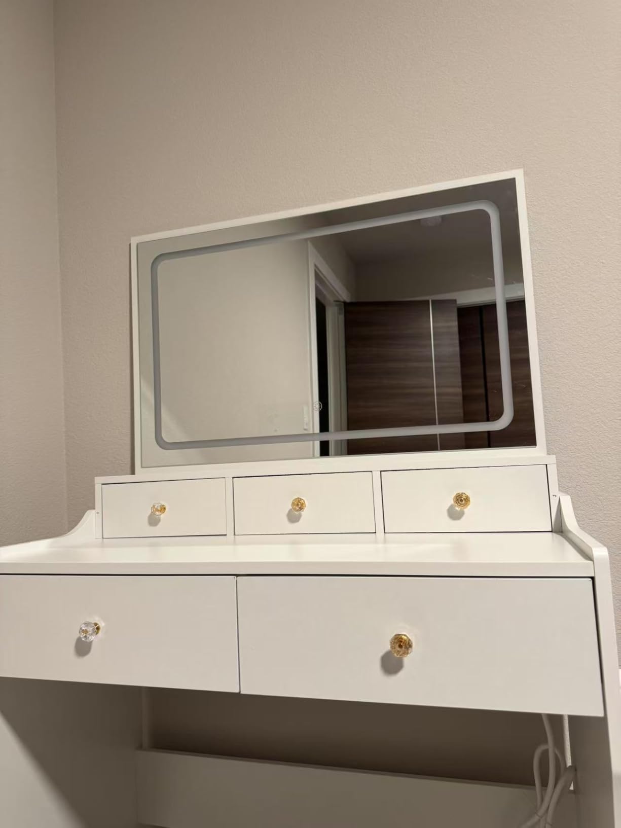COMHOMA Makeup Vanity Desk with Mirror and Lights, Vanity Table and Chair Set with 5 Drawers and Charging Station, Bedroom Dresser LED Mirror Stepless Dimmable & 3 Color Modes Adjustable, Pearl White customer photo 1