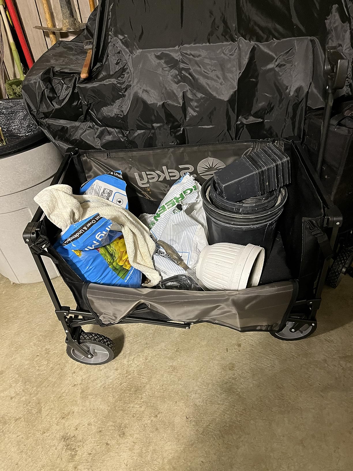Sekey 150L Wagons Carts Foldable with Big All-Terrian Beach Wheels, Collapsible Heavy Duty Wagon, Extra Large Folding Wagon for Camping, Garden, Sports. Black customer photo 1