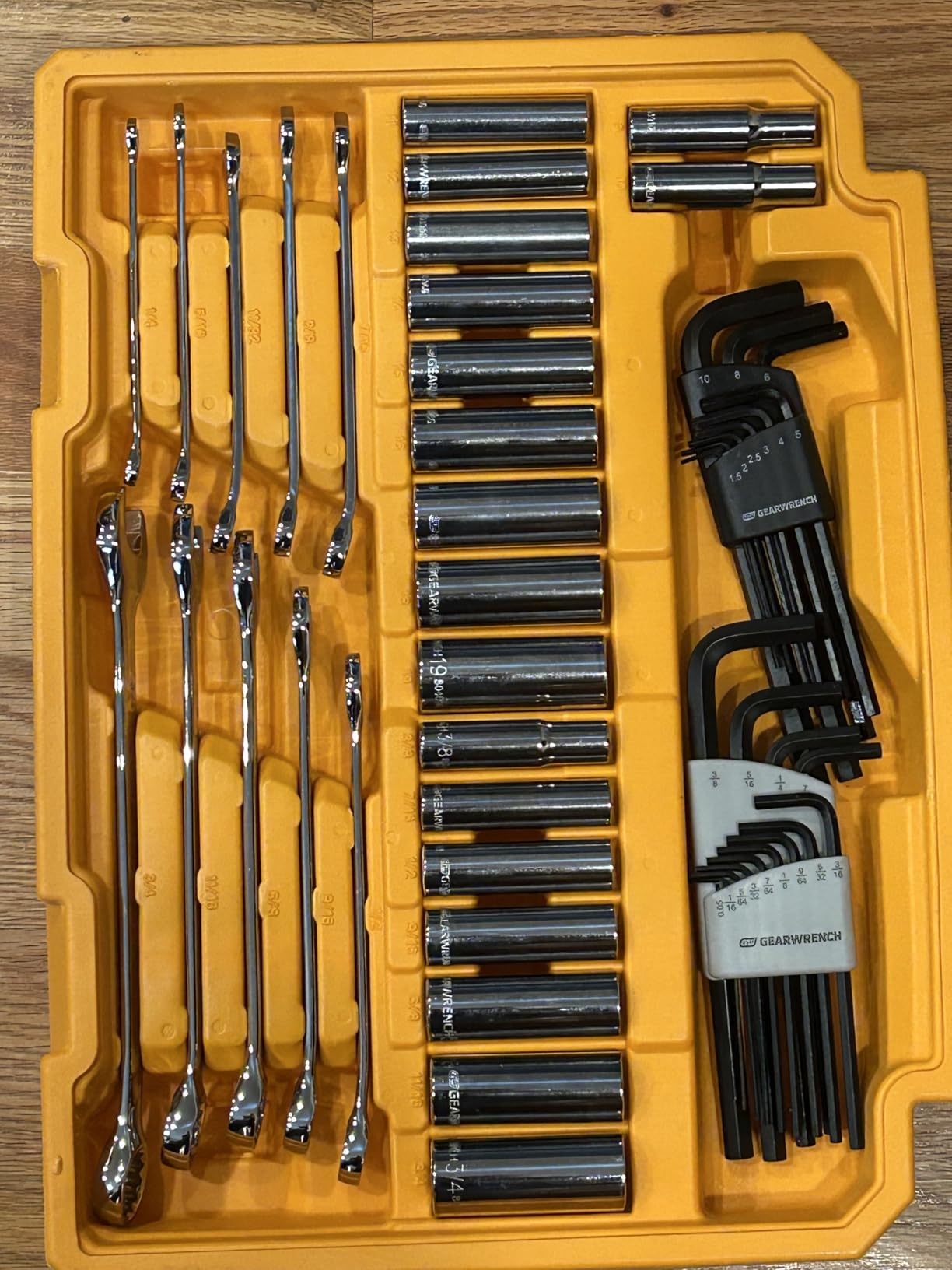 GearWrench Mechanics Tool Set in 3 Drawer Storage Box, 232 Pc, 1/4 in and 3/8 in Drive, Metric/SAE customer photo 2