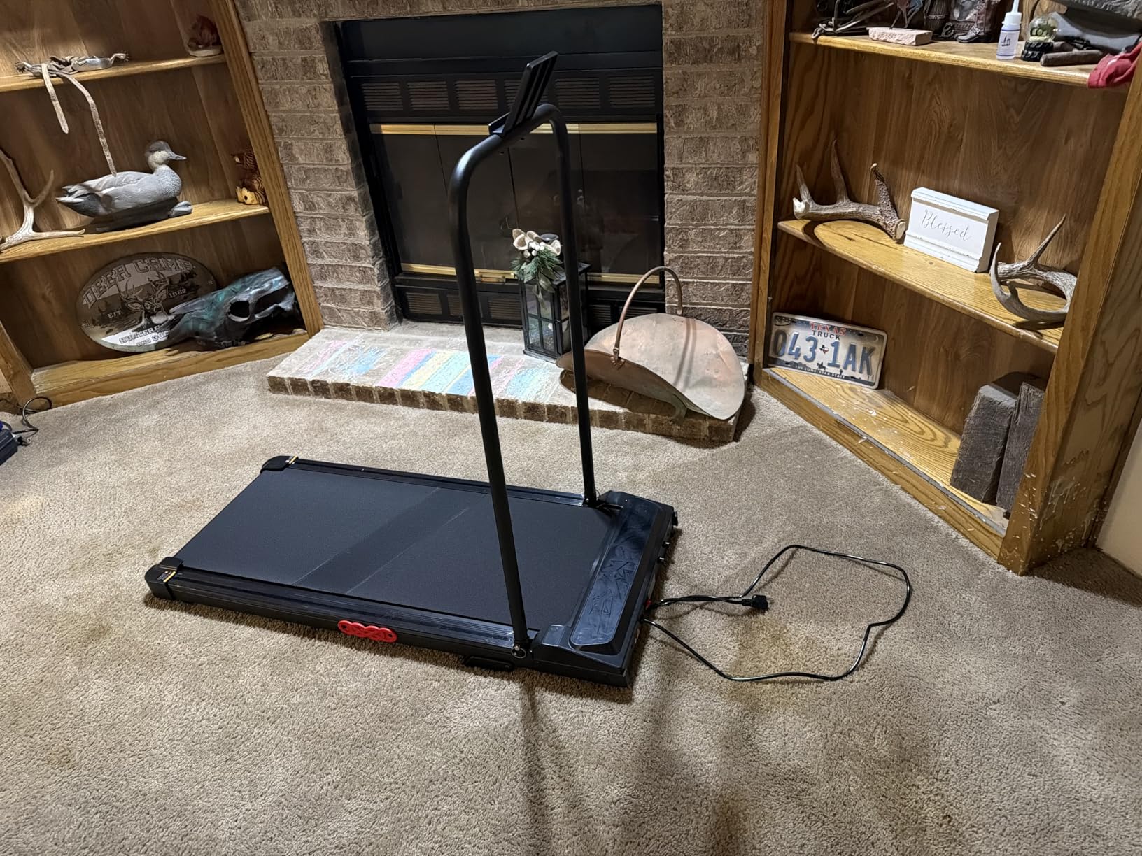 Walking Pad with Handle Bar and Incline, 3.0HP Under Desk Treadmill for Home Small Space, 0.6-7.6MPH Portable Walking Pad Treadmill with Handles customer photo 1