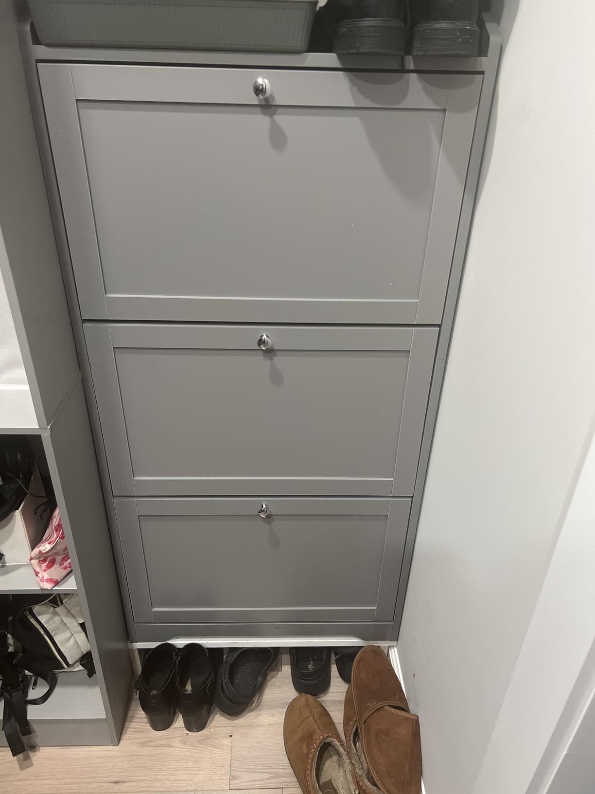 VASAGLE Shoe Cabinet with 3 Flip Drawers, Shoe Organizer, Adjustable and Removable Dividers, Holds 12-20 Pairs, Entryway, 9.4 x 23.6 x 47.7 Inches, Cloud White ULBC036WB02S customer photo 1