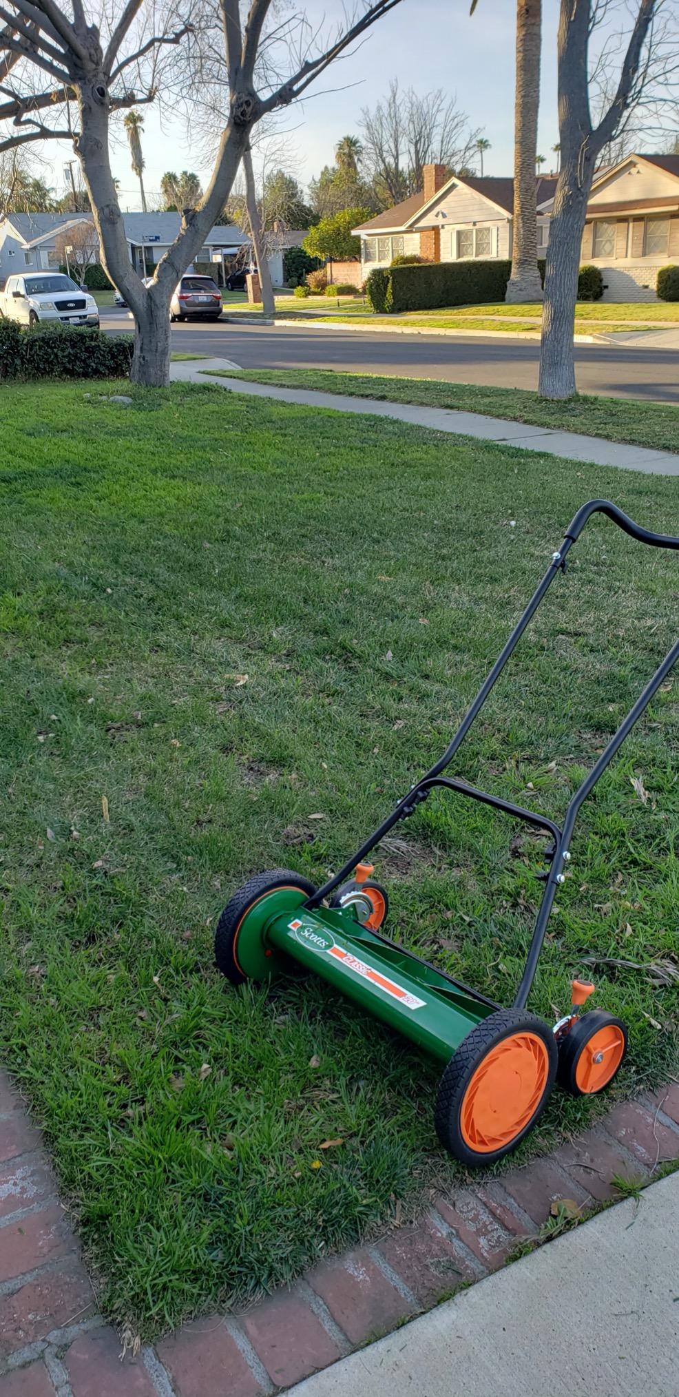 Scotts Outdoor Power Tools 2000-20S 20-Inch 5-Blade Classic Push Reel Lawn Mower, Green customer photo 1