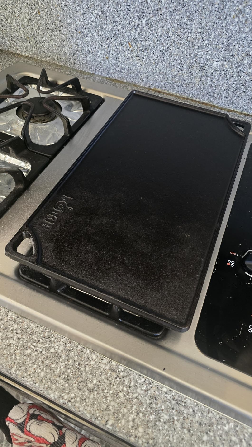 Lodge Reversible Cast Iron Grill/Griddle Pan 16.75 x 9.5 - Pre-Seasoned Dual-Sided Double Burner for BBQ, Eggs, Pancakes, Burgers - PFAS Free Cookware customer photo 1