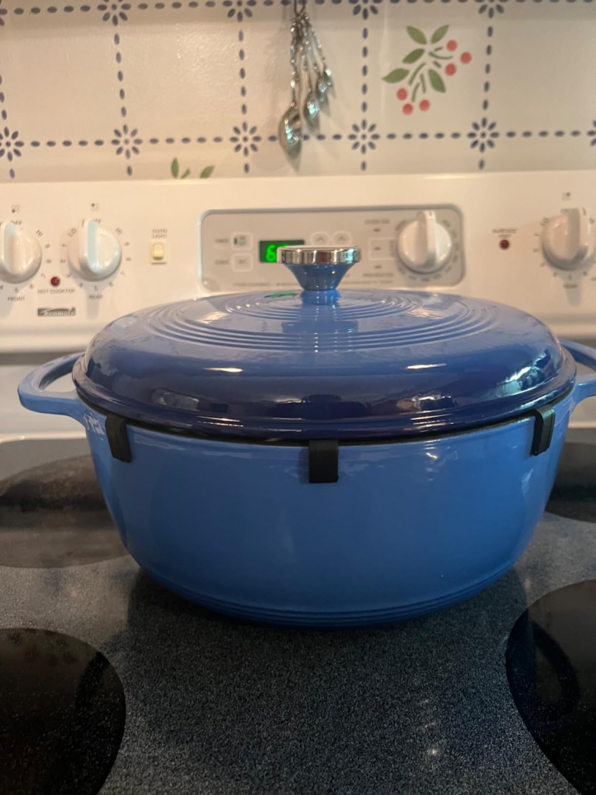 Lodge Essential Enamel Cast Iron Dutch Oven with Lid 7.5 Quart - Oven-Safe Enamel Cookware up to 500F - Heat-Retaining Braising & Roasting Pot - Non-Toxic Cookware - Island Spice Red customer photo 2