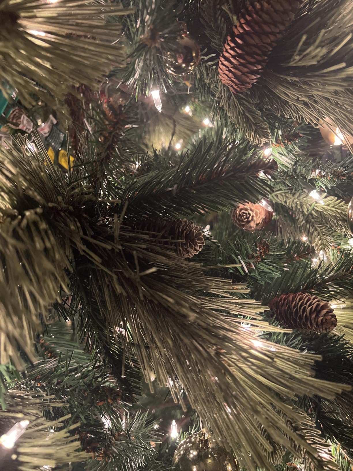 National Tree Company 7.5 ft Pre-Lit Carolina Pine Artificial Christmas Tree, 750 Clear Lights, 1,399 Tips, Includes Stand, Green customer photo 1