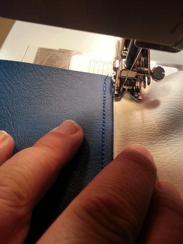SINGER Heavy Duty 4423 (Grey) High Speed Sewing Machine + Accessories | 23 Built-In Stitches Deliver 97 Stitch Applications | 50% More Power, 1100 Stitches/Min | Metal Frame, 1-Step Buttonhole customer photo 2