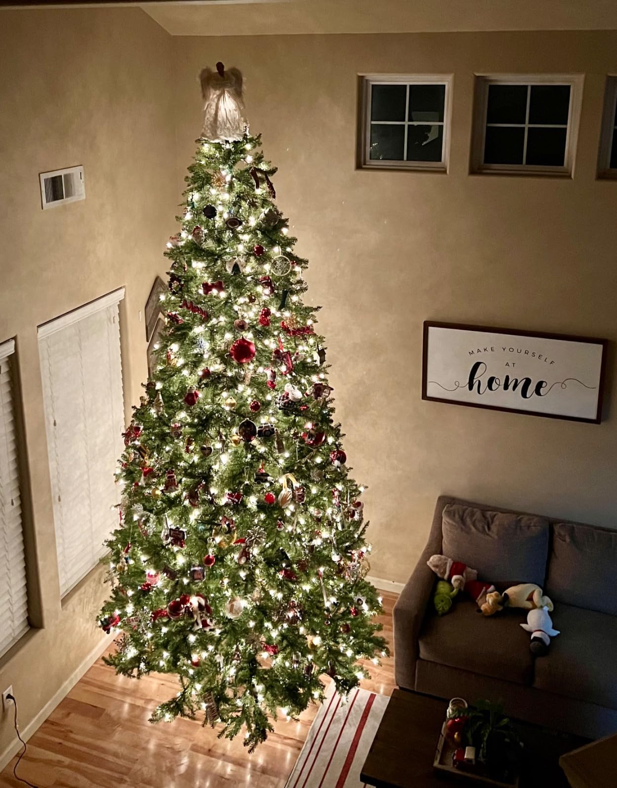 National Tree Company 6.5 ft Pre-Lit Dunhill Fir Artificial Christmas Tree, 650 Warm White LED Lights, 1,838 Tips, Includes Stand, Green customer photo 1