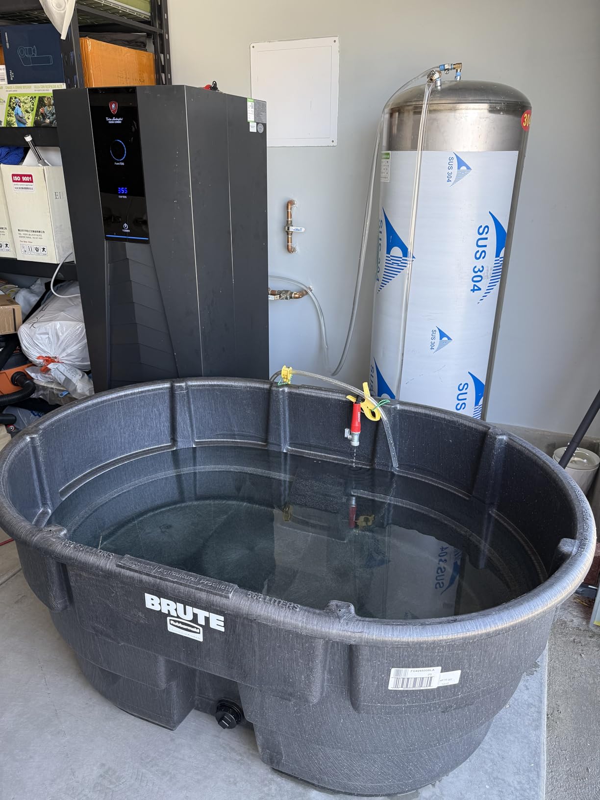 Rubbermaid Commercial Products Stock Tank, 150-Gallons, Structural Foam, Heavy Duty Container, for Livestock/Animal/Cattle Feed & Water, Outdoor Homemade Pool/Hot Tub/Bathtub, & Pet Cleaning/Dog Wash customer photo 1