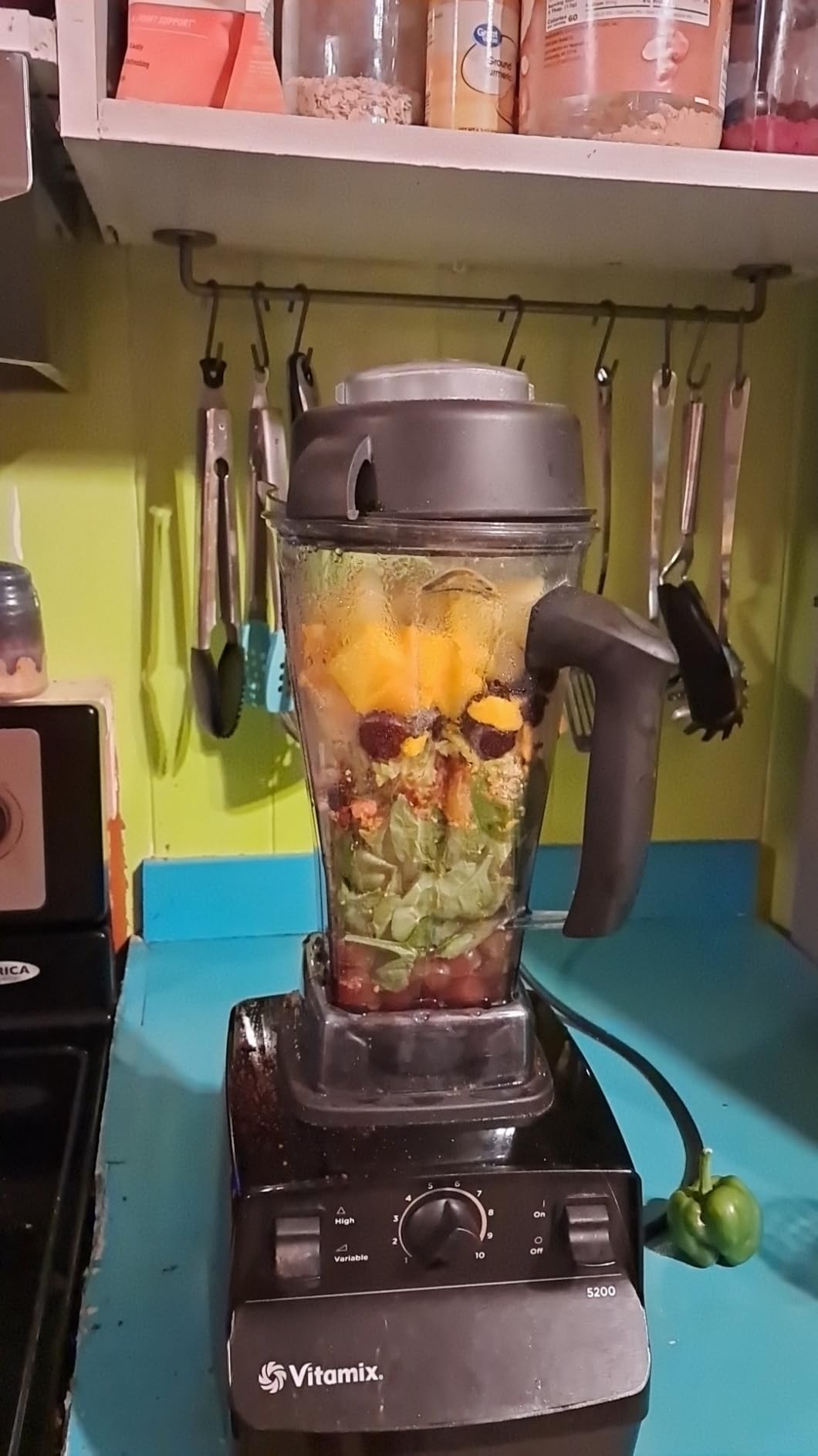 Vitamix 5200 Blender, Professional-Grade for Smoothies, Soups, Ice Cream, 64 Oz Container, Black customer photo 1