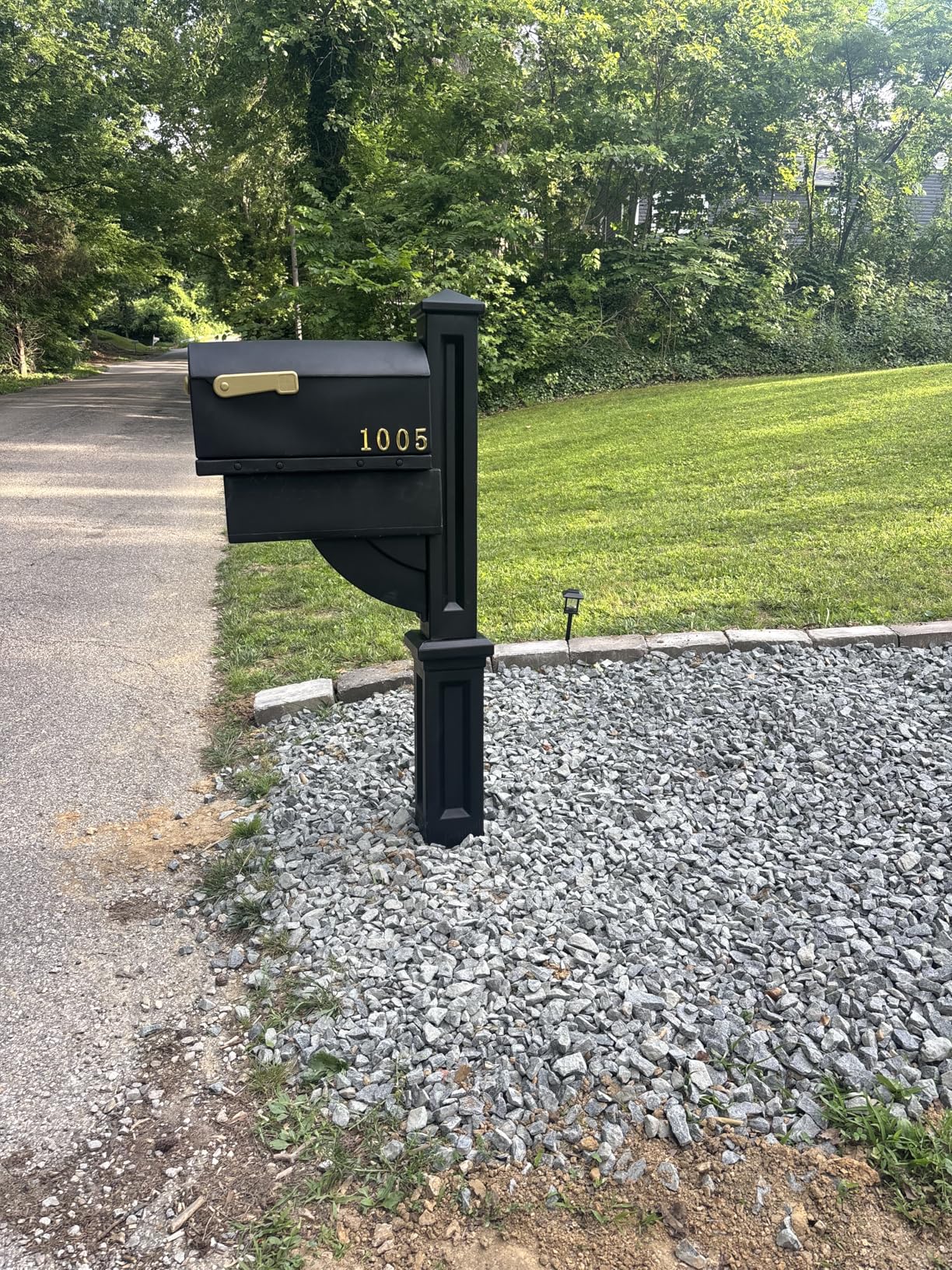 Step2 Mailmaster Hudson Mailbox, Magnetic Door, Large Newspaper Holder, Heavy-Duty, Weather Resistant, Post Mounting Hardware Kit Included, Black customer photo 2