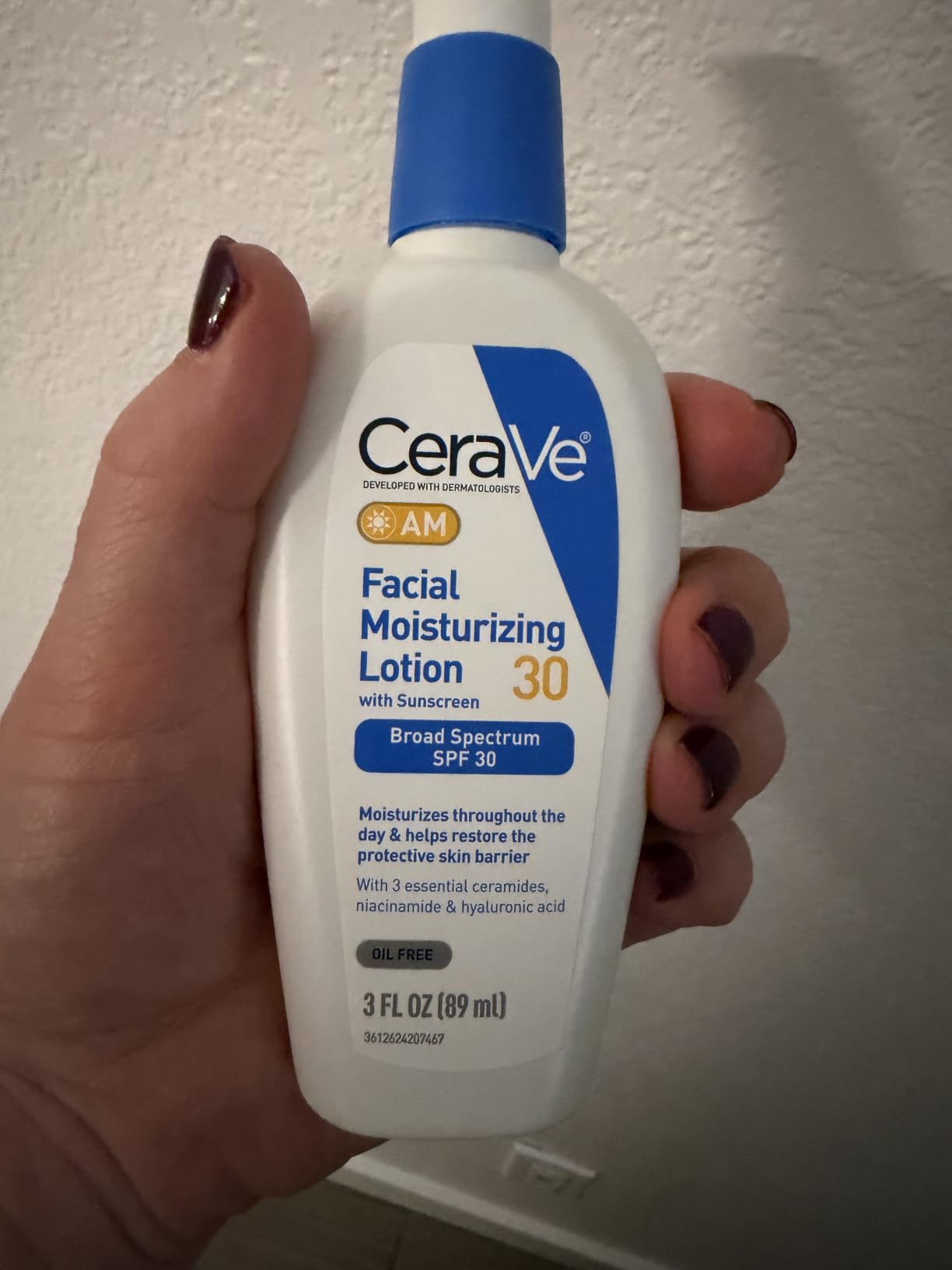 CeraVe AM Facial Moisturizing Lotion with SPF 30, Oil-Free Face Moisturizer with SPF, Formulated with Hyaluronic Acid, Niacinamide & Ceramides, Non-Comedogenic, Broad Spectrum Sunscreen, 3 Ounce customer photo 1
