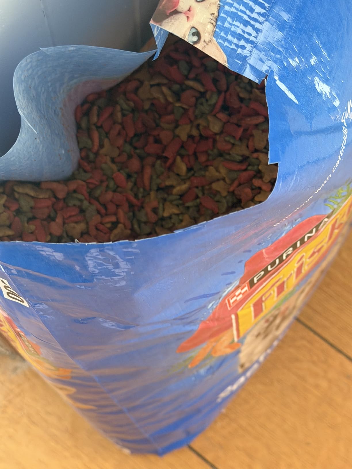 Purina Friskies Dry Cat Food Seafood Sensations With Salmon, Tuna, and Shrimp Flavors - 22 lb. Bag customer photo 1